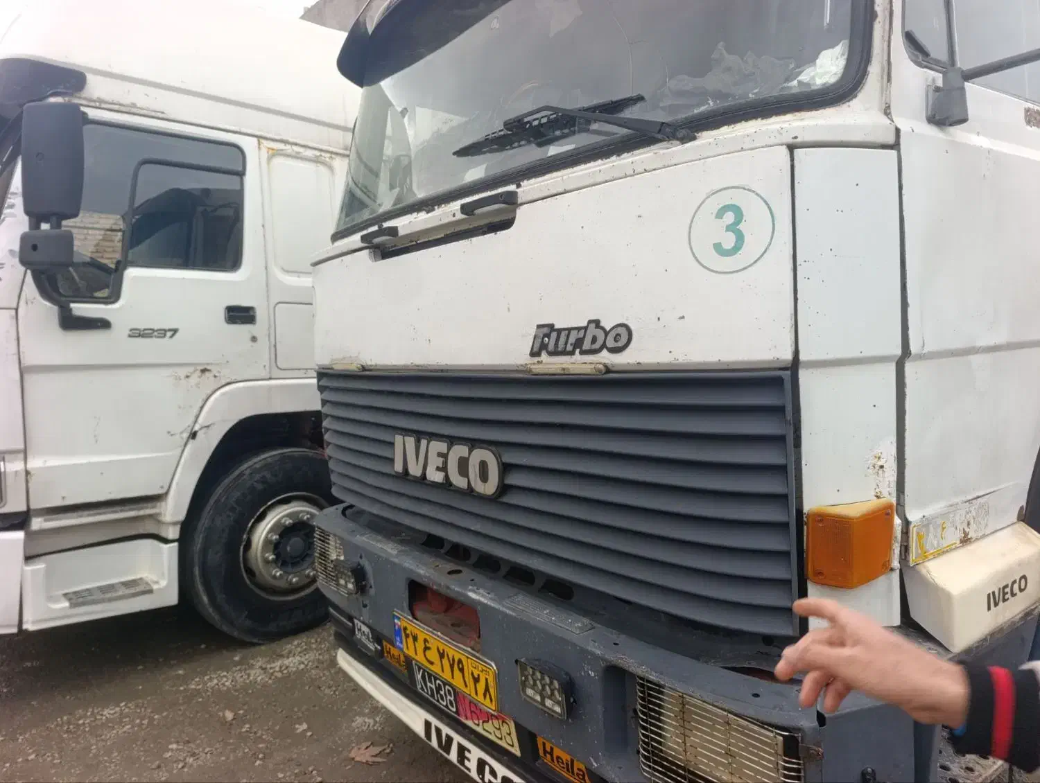 ایویکو ۳۳۰ کشنده تریلی|خودرو سنگین|میانه, |دیوار