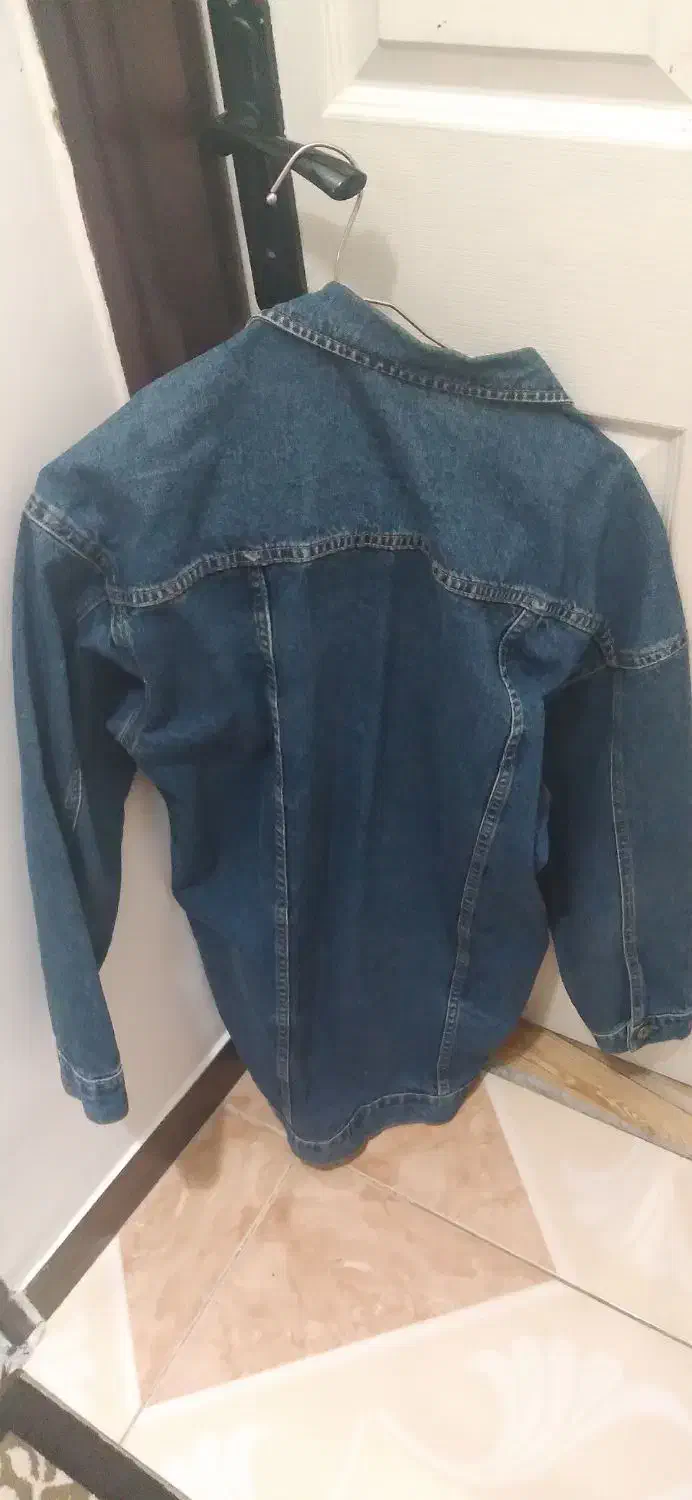 کت لی|لباس|رشت, کوی جام جم|دیوار