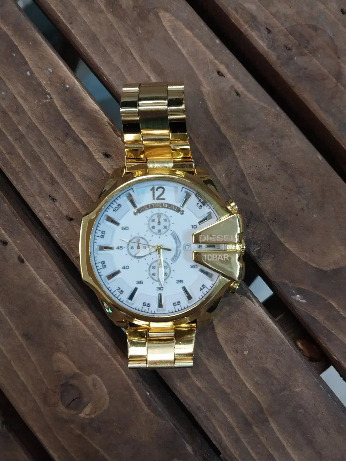 دیزل شاخدار سه موتوره رنگ ثابت|ساعت|رشت, هلال احمر|دیوار