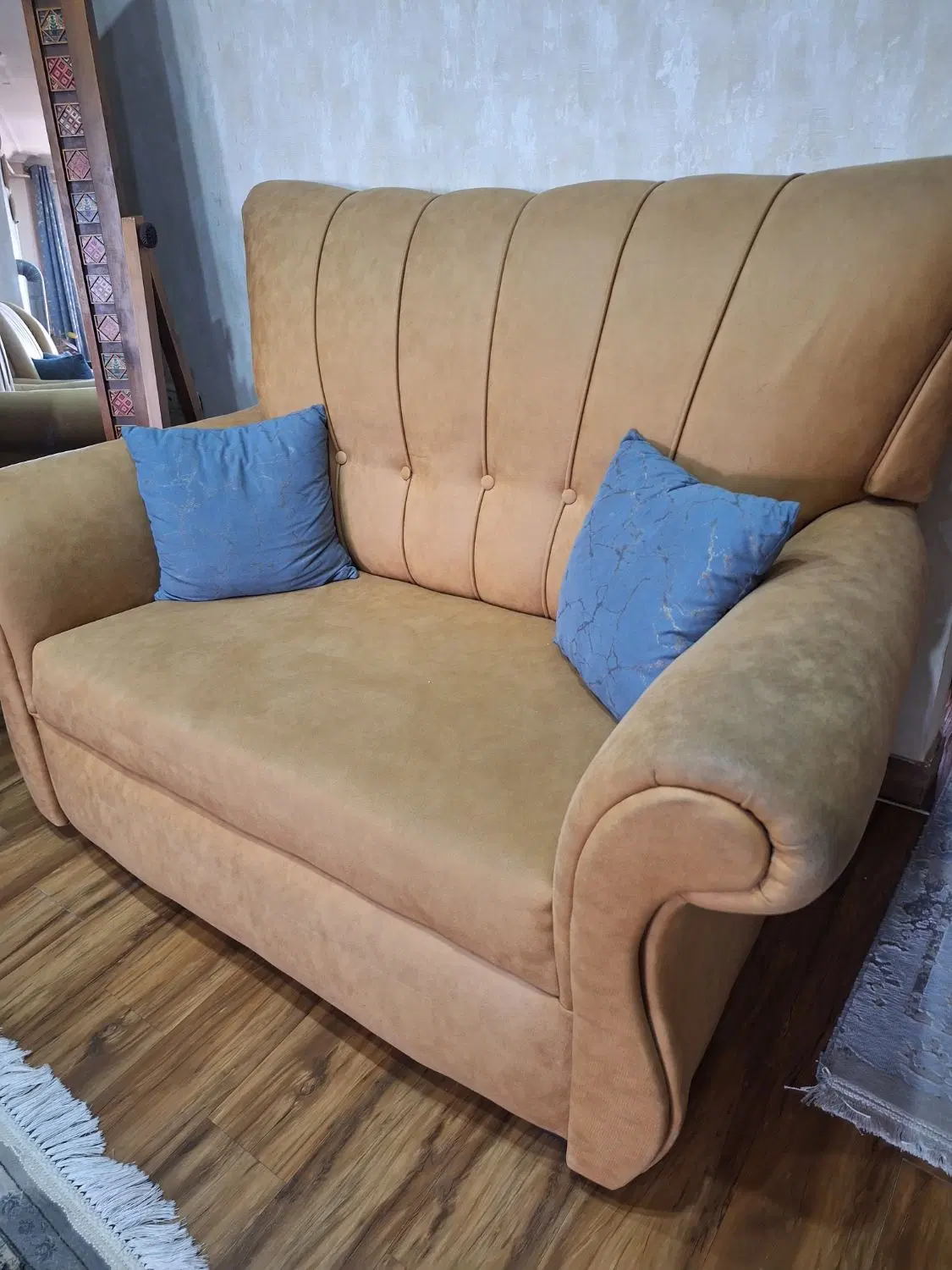 تخت|مبلمان خانگی و میز عسلی|رشت, جماران|دیوار