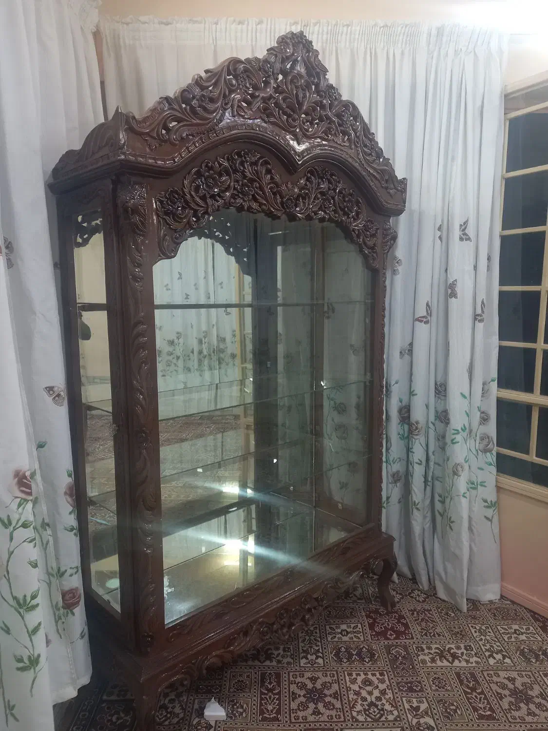 فروش ویترین چوبی منبت‌کاری شده|بوفه، ویترین، کنسول|نجف‌آباد, ویلاشهر|دیوار