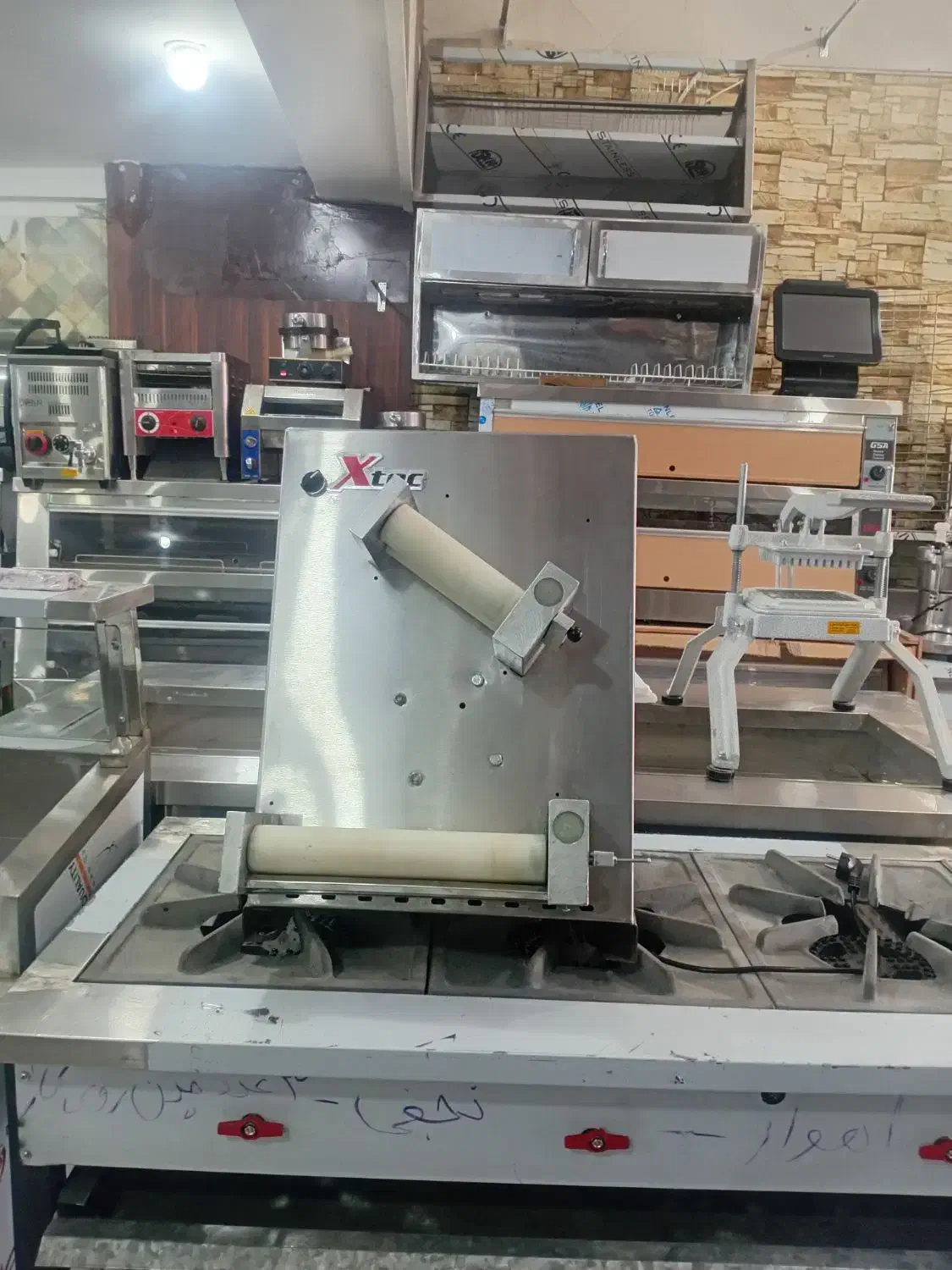 خمیر پهن کن|کافی‌شاپ و رستوران|اهواز, باغ شیخ|دیوار