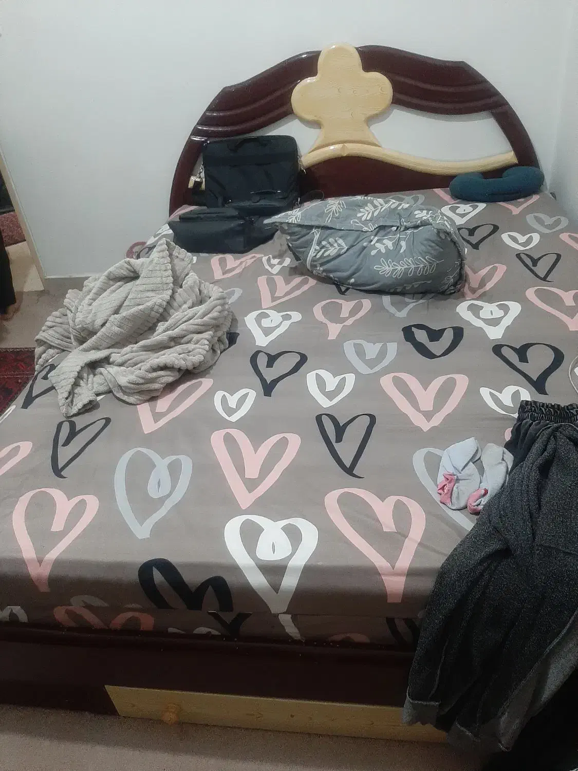 میز توالت و تخت خواب|تخت و سرویس خواب|فردیس, نسترن شرقی|دیوار