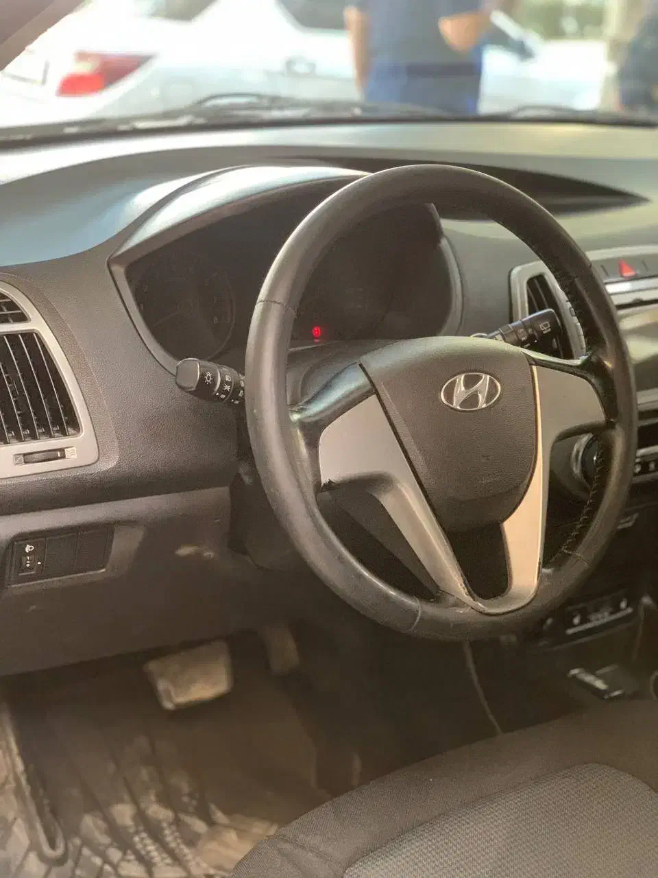 هیوندای i20 مدل 2015 فروش فوری|خودرو سواری و وانت|اصفهان, باغ کاران|دیوار