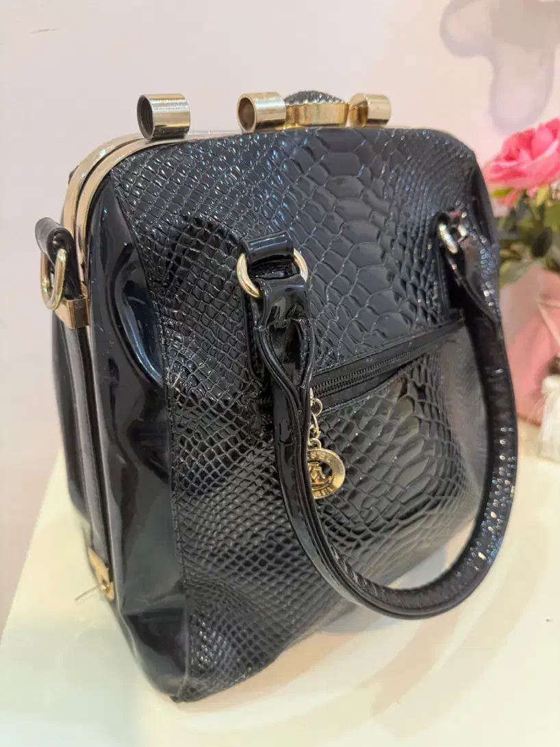 کیف|کیف، کفش، کمربند|مشهد, شهرک لشکر (شهرک غرب)|دیوار