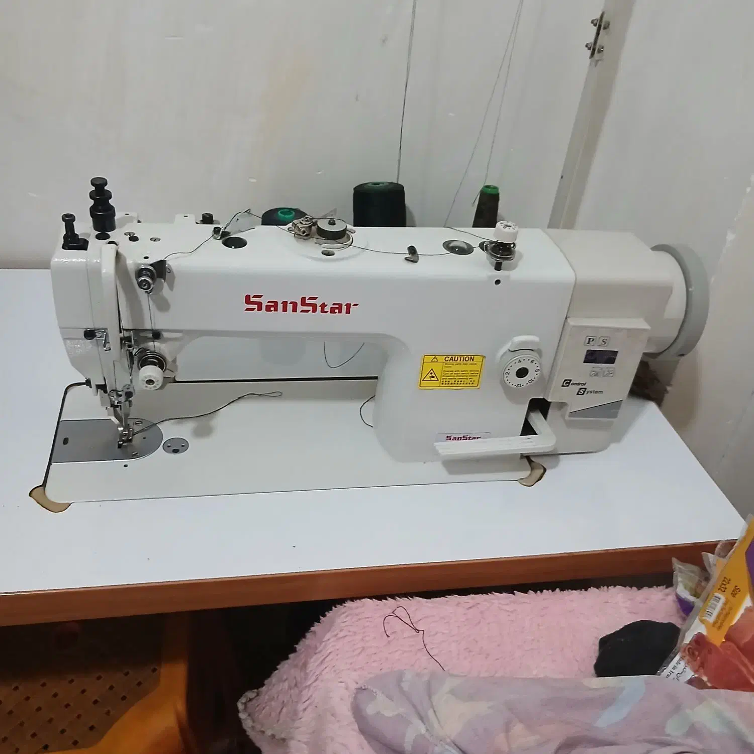 درحد نو|چرخ خیاطی و ریسندگی|اسلام‌شهر, شهرک احمدیه|دیوار