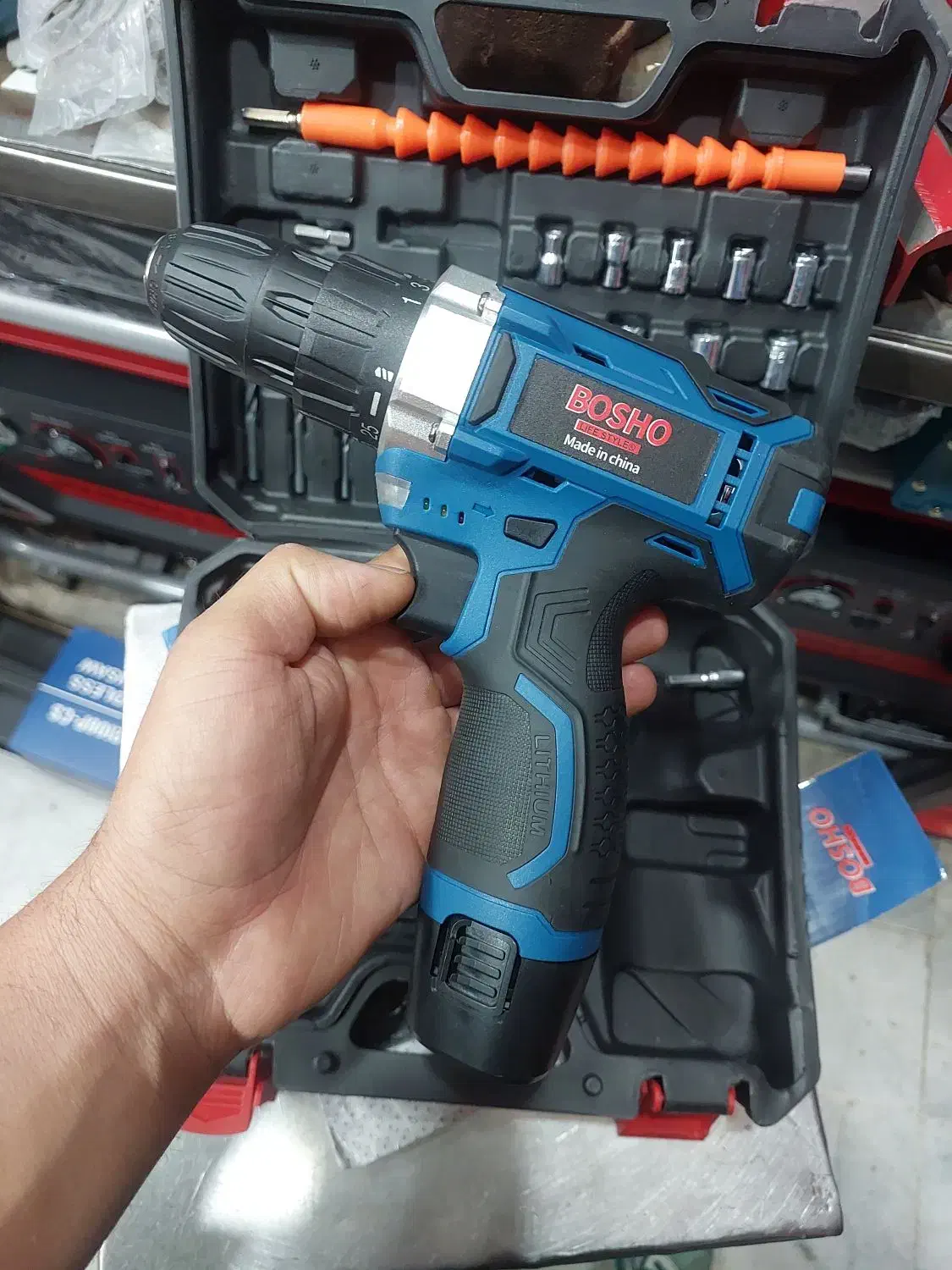 دریل شارژی ۱۸ ولت بوش ۲ باطری با جعبه ابزار|ماشینآلات صنعتی|شیراز, بازار|دیوار