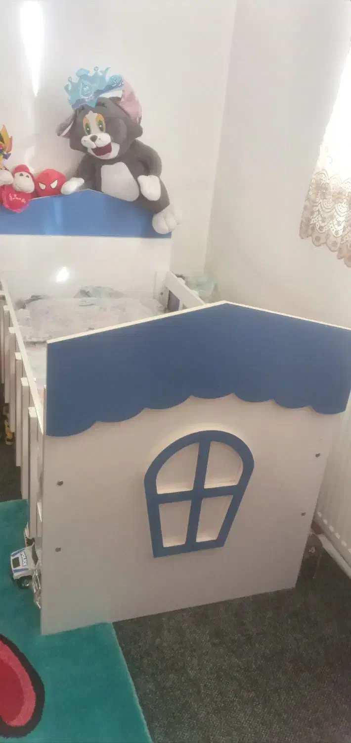 تختخواب کودکانه با تشک نو که فعلا پلاستیکش روشه|تخت و صندلی بچه|ساوه, |دیوار