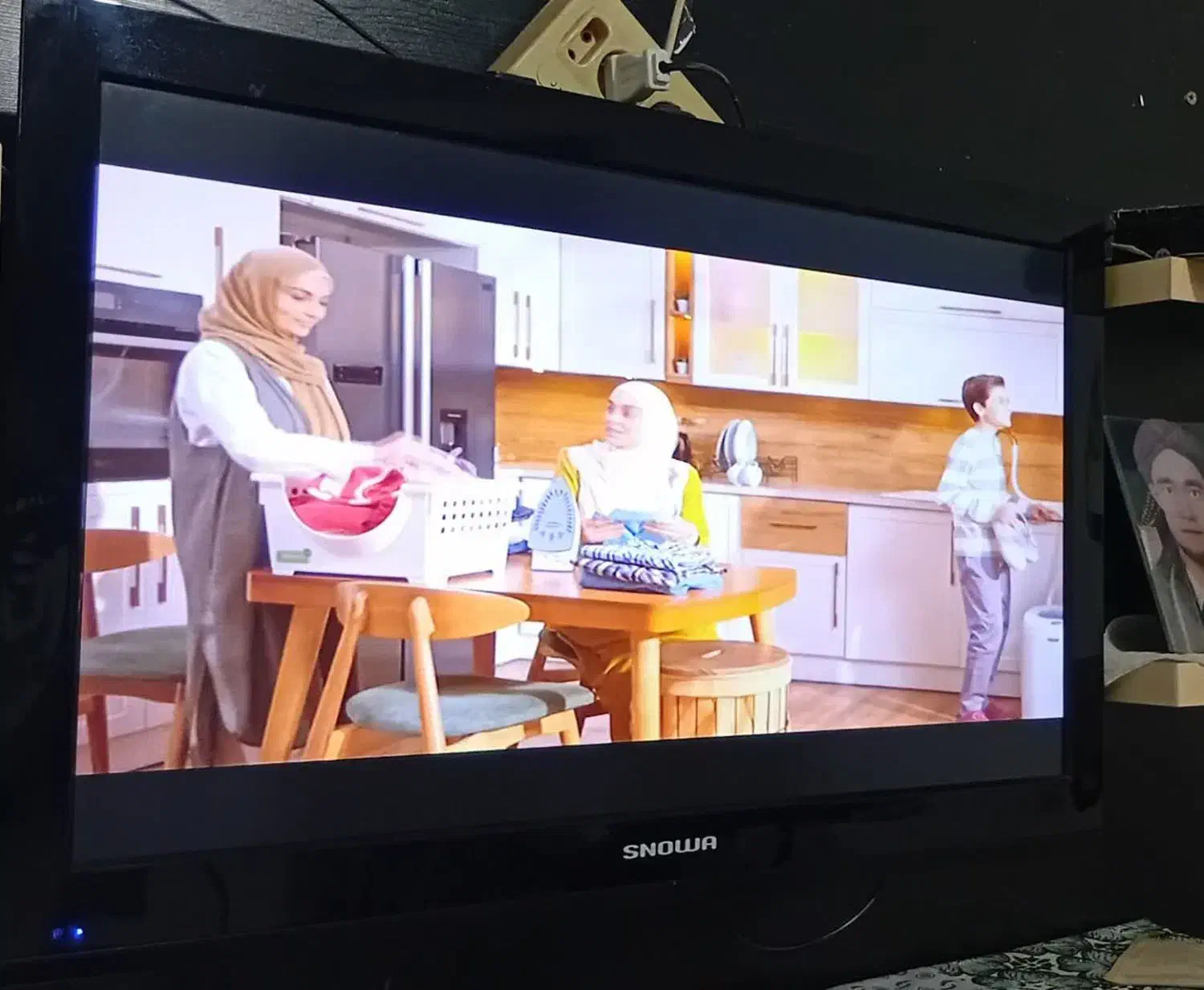 تلویزیون 32اینچ|تلویزیون و پروژکتور|قم, دروازه چوبی|دیوار