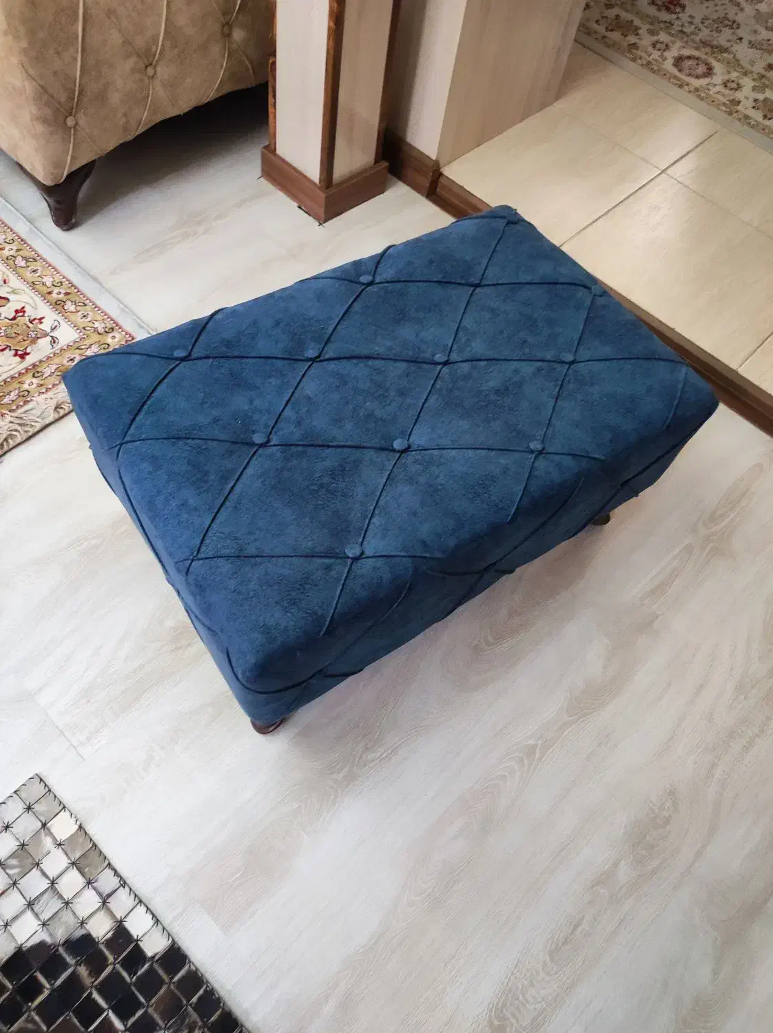 پاف|صندلی و نیمکت|ارومیه, |دیوار