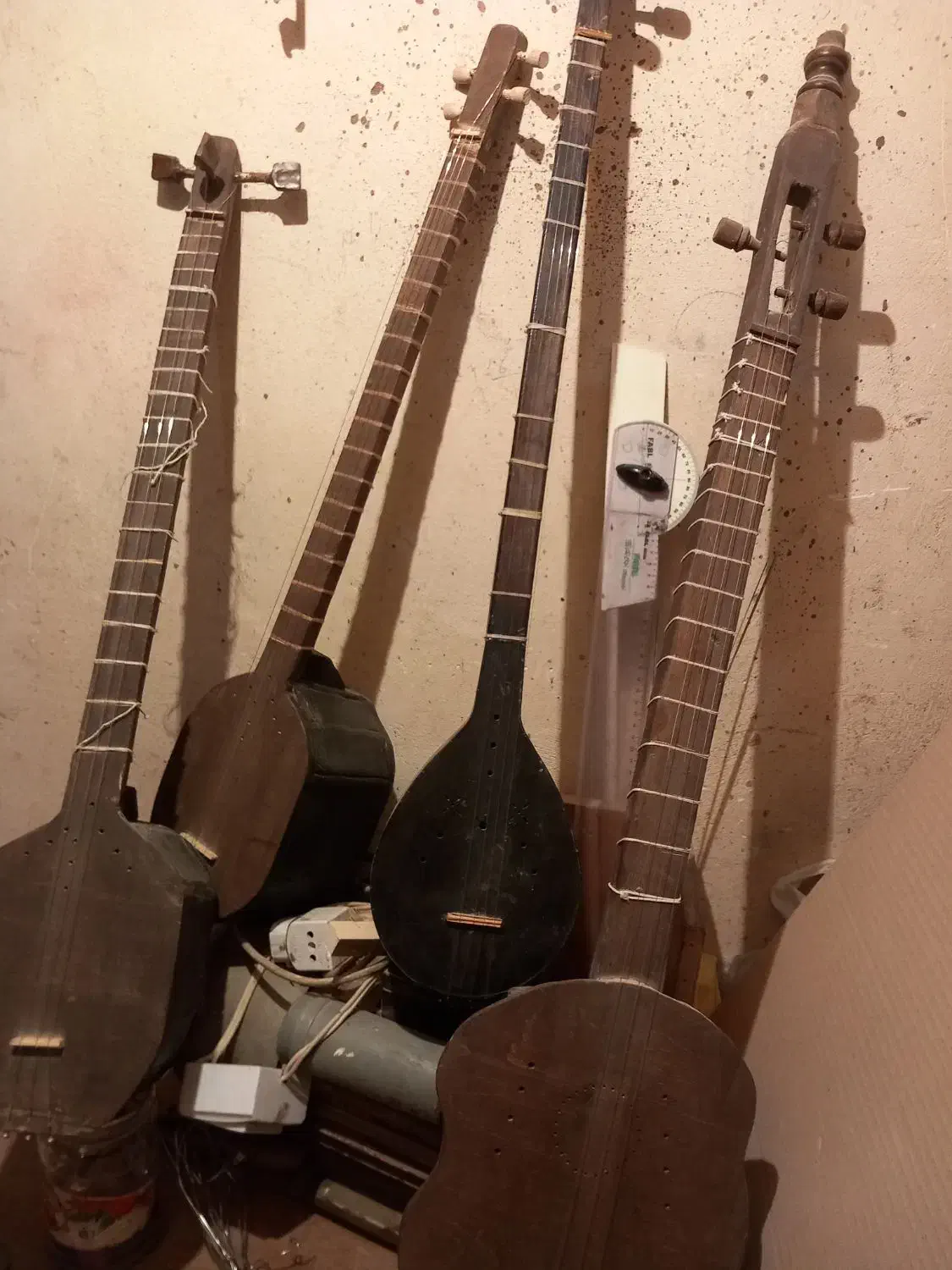 ۴ عدد ستار قدیمی سالم.|کلکسیون اشیاء عتیقه|شیراز, شهرک ایثار|دیوار