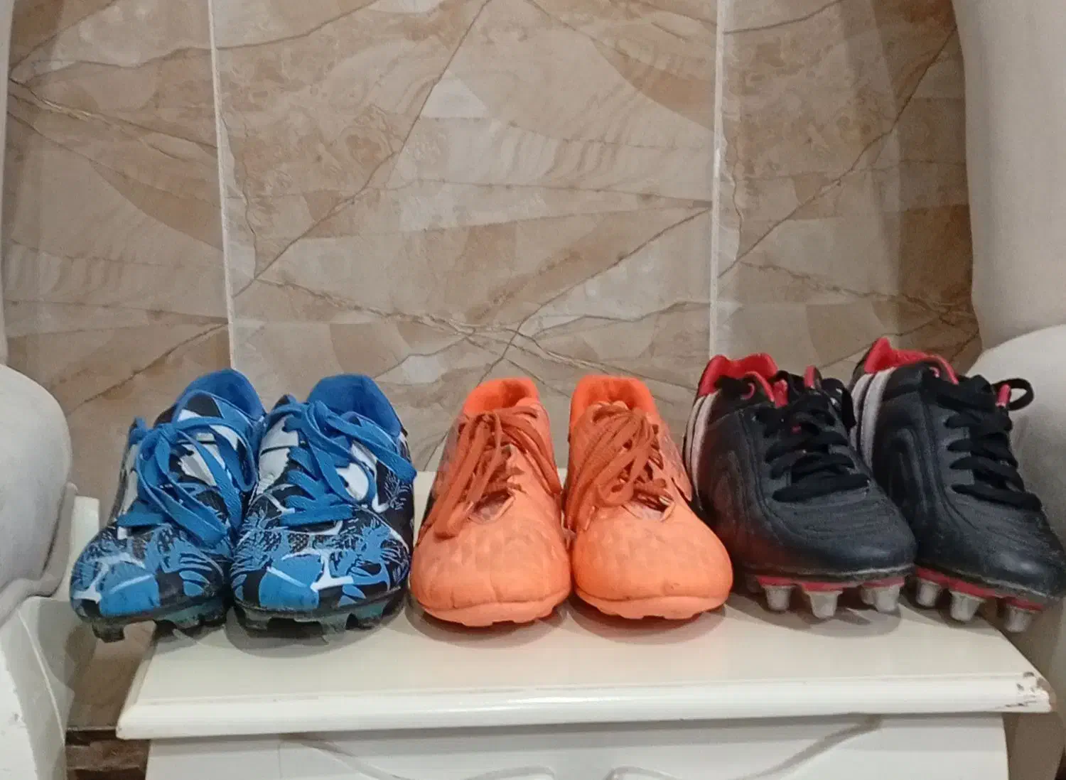 3 عدد کفش فوتبالی|کیف، کفش، کمربند|سرپل ذهاب, |دیوار