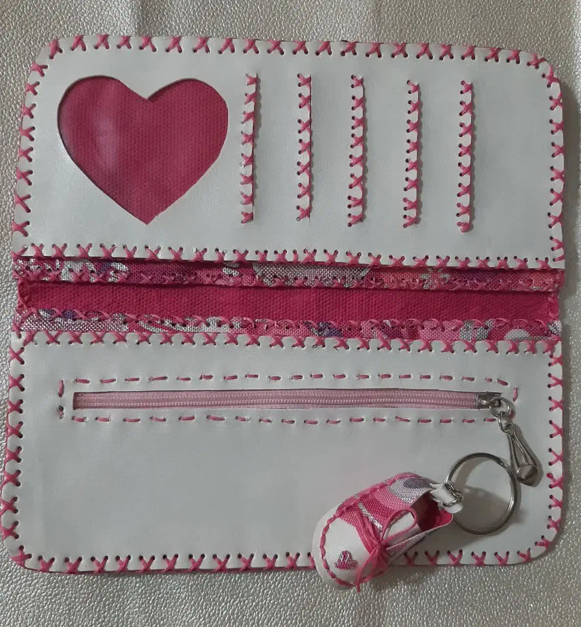 چرم دست دوز|کیف، کفش، کمربند|اصفهان, نقش جهان|دیوار