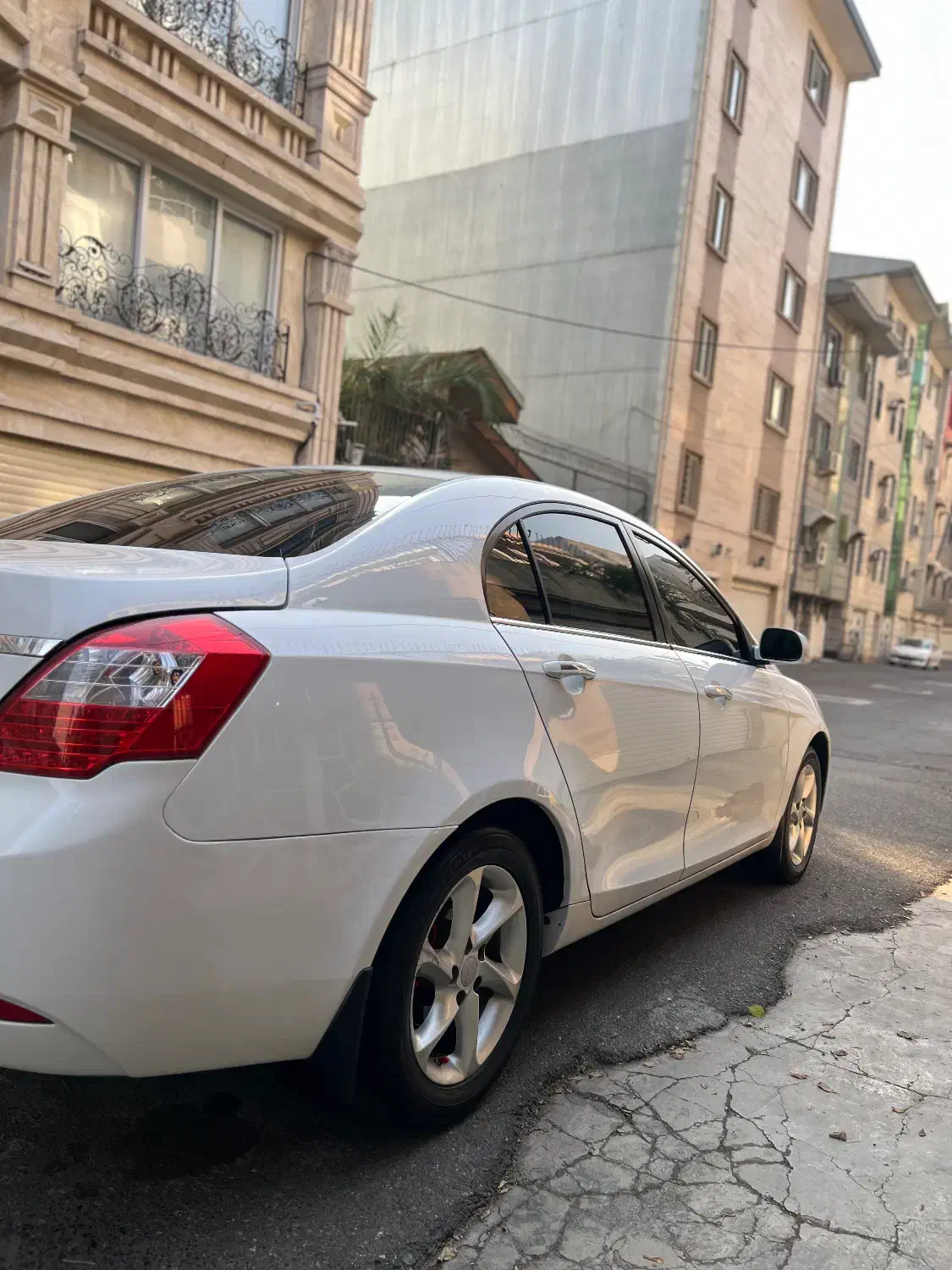 جیلی امگرند اتومات|خودرو سواری و وانت|رشت, منظریه|دیوار