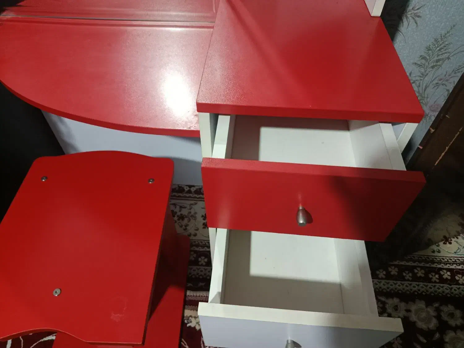 میز آرایش|تخت و سرویس خواب|رباط‌کریم, رباط‌کریم|دیوار