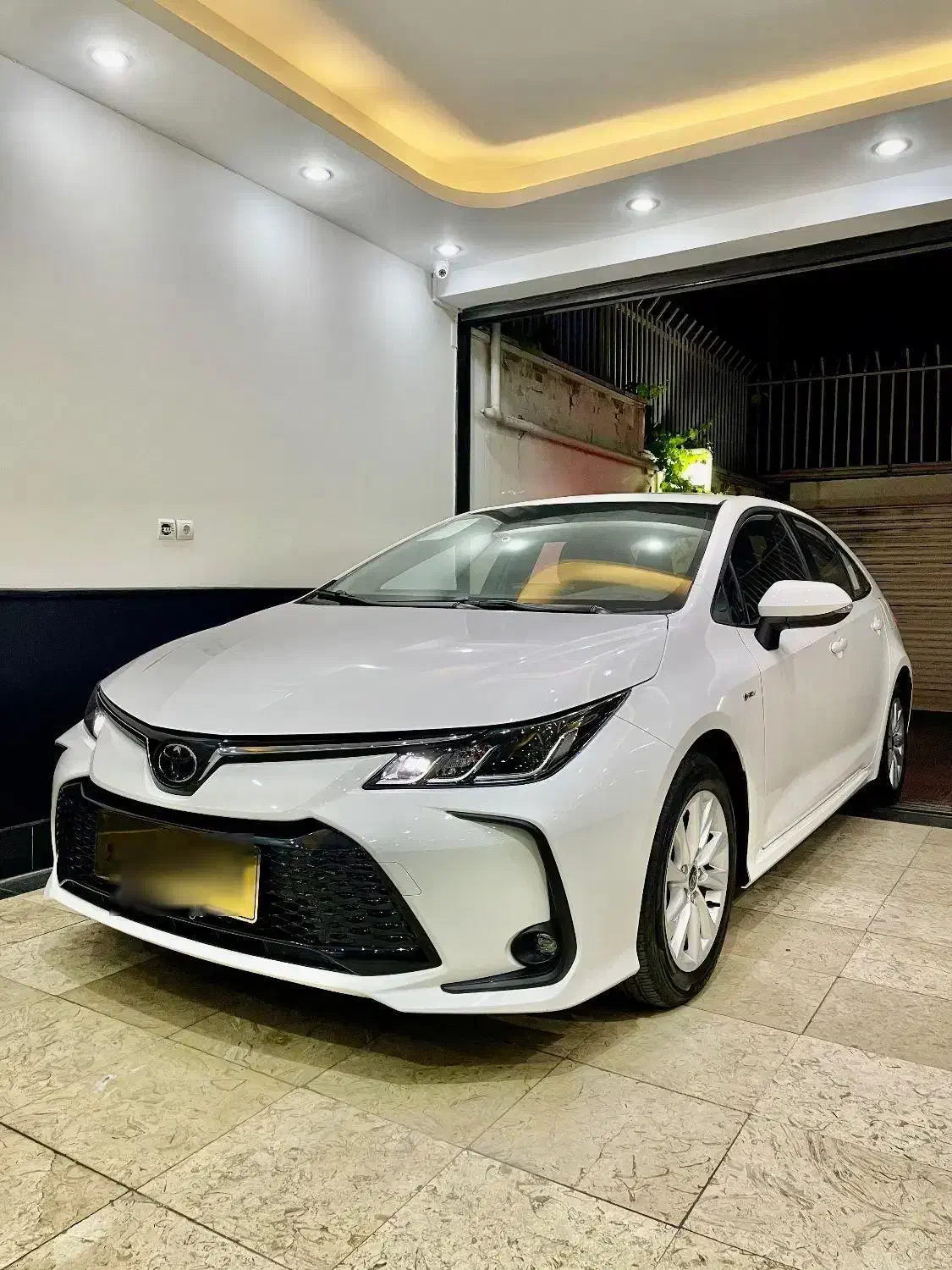 تویوتا کرولا ۱۸۰۰ هیبرید|خودرو سواری و وانت|تبریز, |دیوار