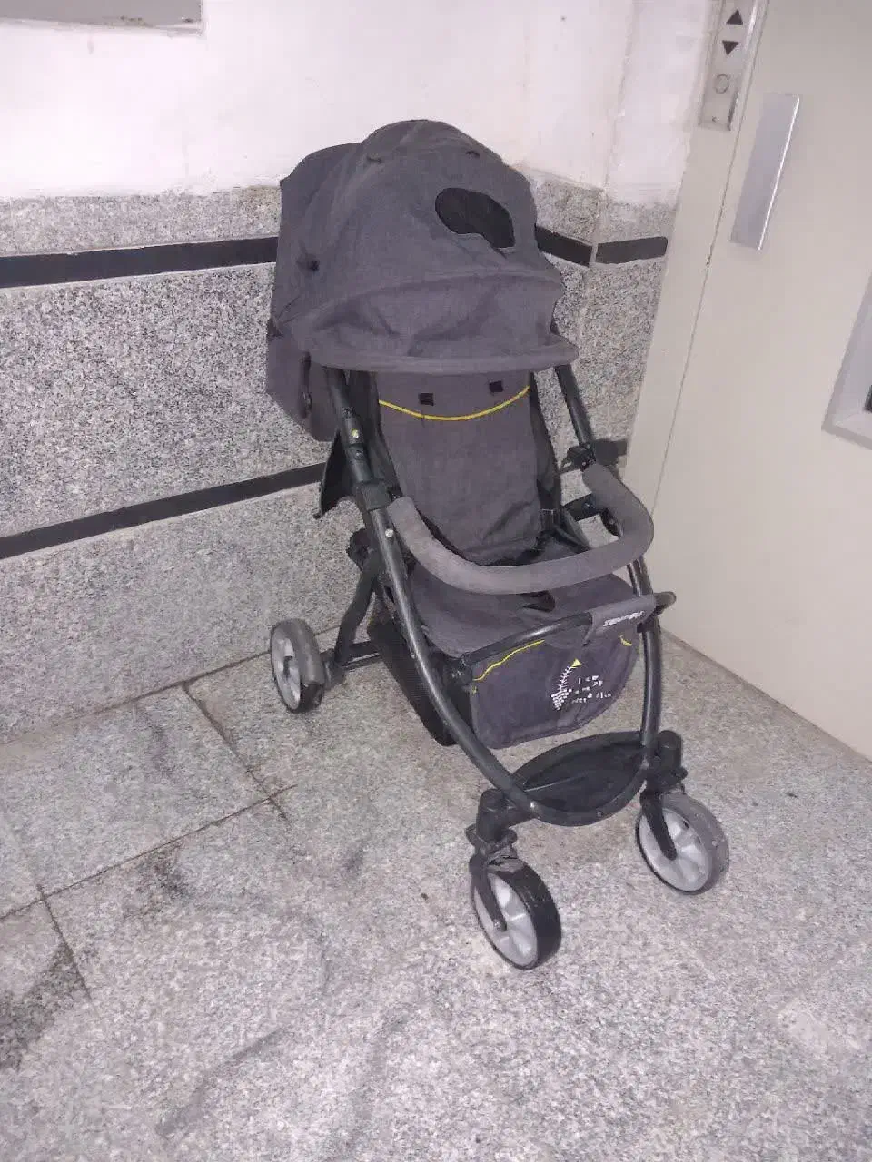 کالسکه|کالسکه و لوازم جانبی|قم, باغ کرباسی|دیوار