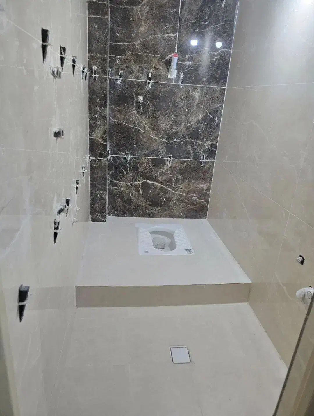 نما کاری کاشی کاری دیوار چینی تخریب استا بنایی|خدمات پیشه و مهارت|بندرعباس, |دیوار