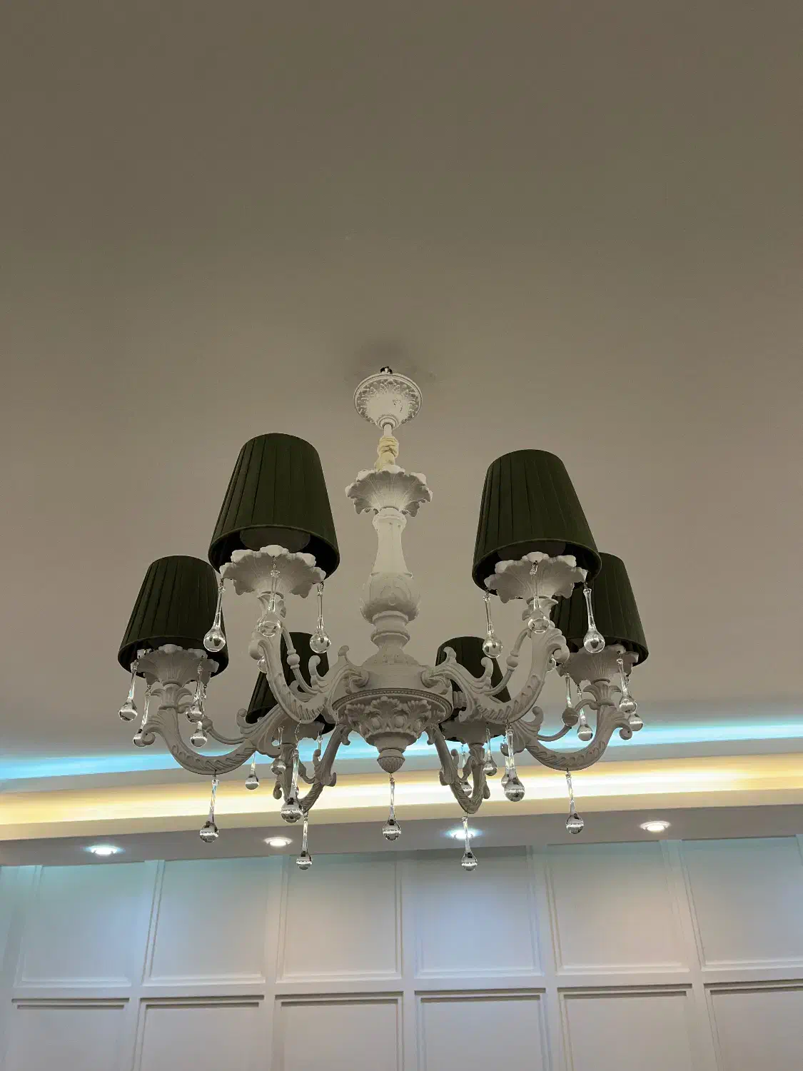 یک لوستر و۲عدد دیوارکوب کاملاسالم تازه خریداری شده|لوستر و چراغ آویز|ابهر, |دیوار