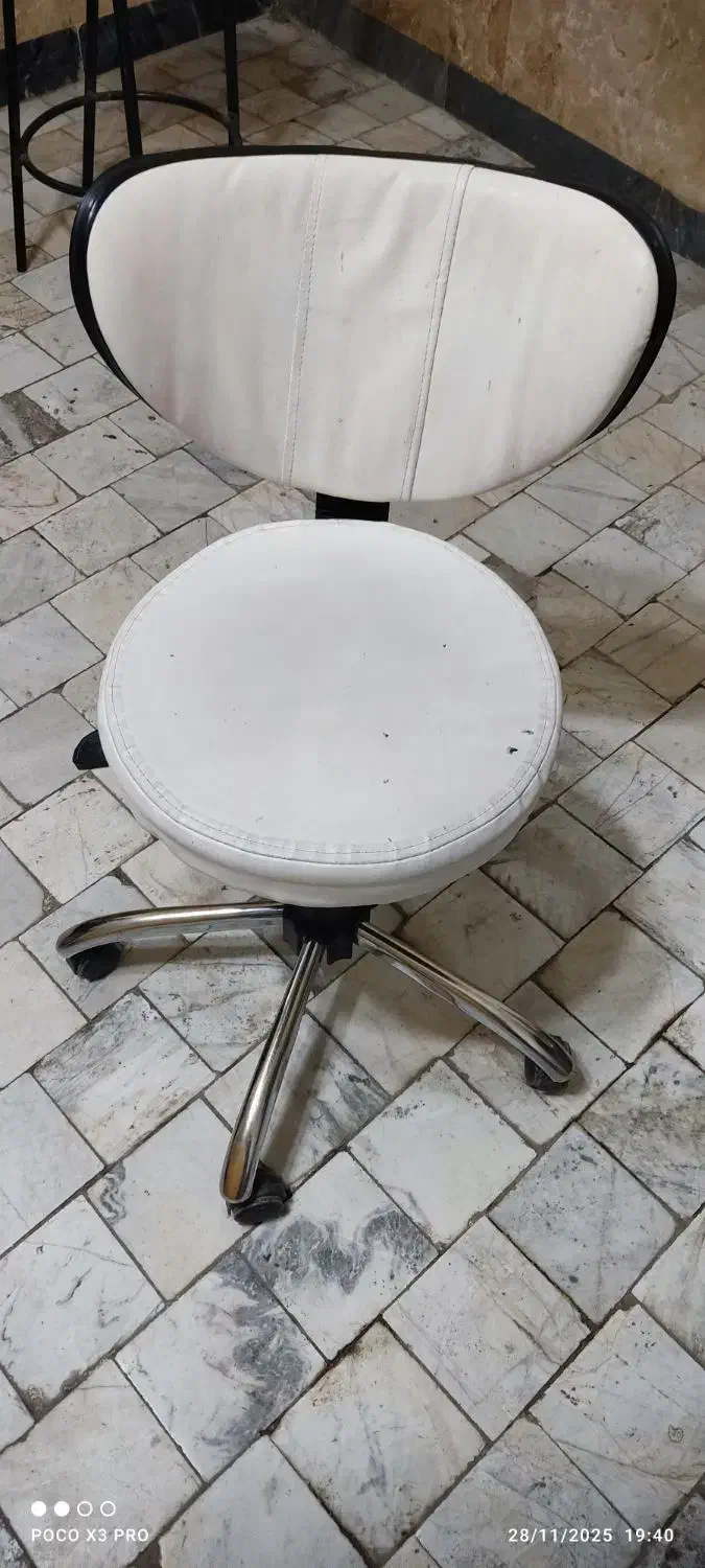 اینه کنسول آرایشگاه صندلی جک دار میز کاشت ناخن|آرایشگاه و سالنهای زیبایی|میاندوآب, |دیوار