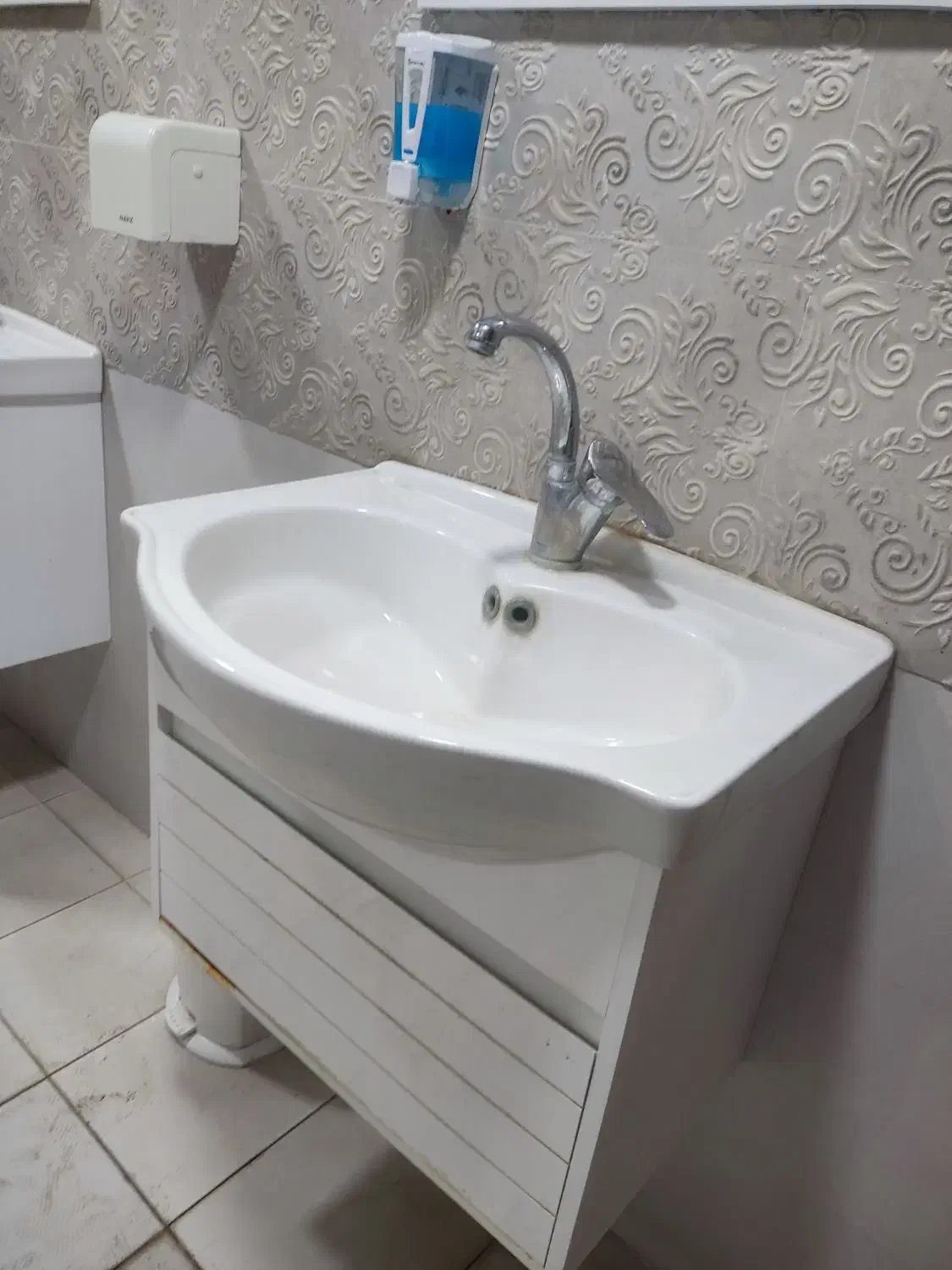 تعمیرات و نصب شیر آلات و لوله کشی آب|خدمات پیشه و مهارت|زنجان, |دیوار