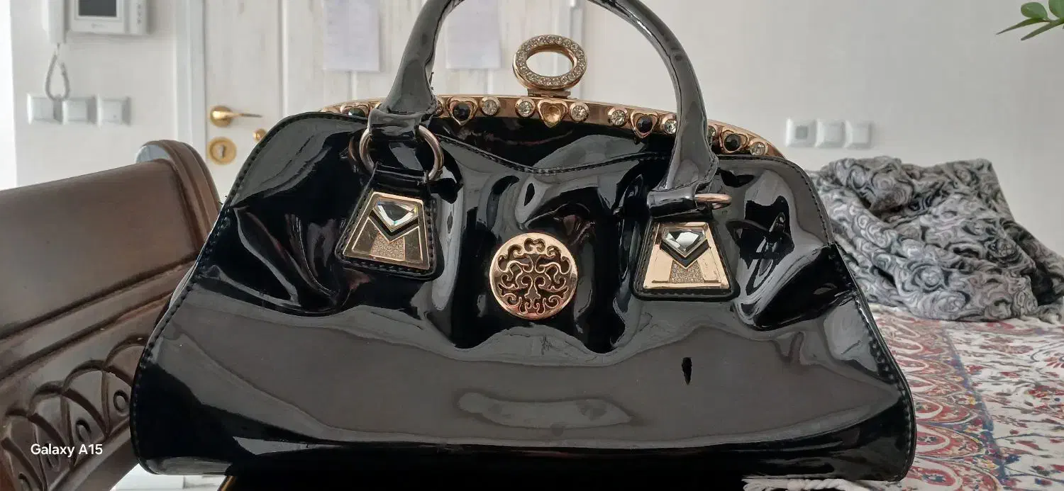 کیف|کیف، کفش، کمربند|نیشابور, هفده شهریور|دیوار