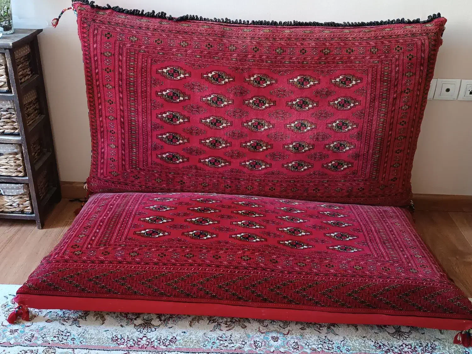 یک جفت  پشتی دستباف|پشتی|مشهد, هفت تیر (حافظ)|دیوار