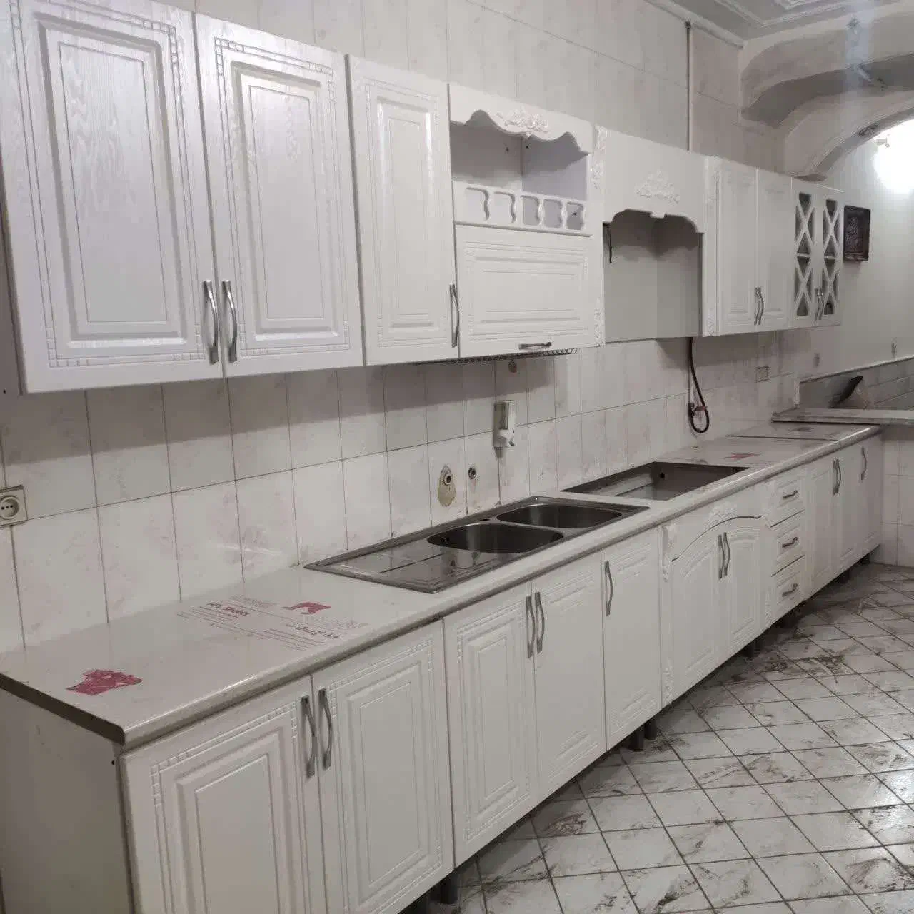 کابینت ممبران/سفیدطرح کلاسیک/درب خشتی/طلایی/کدu6|مصالح و تجهیزات ساختمان|کرمانشاه, |دیوار