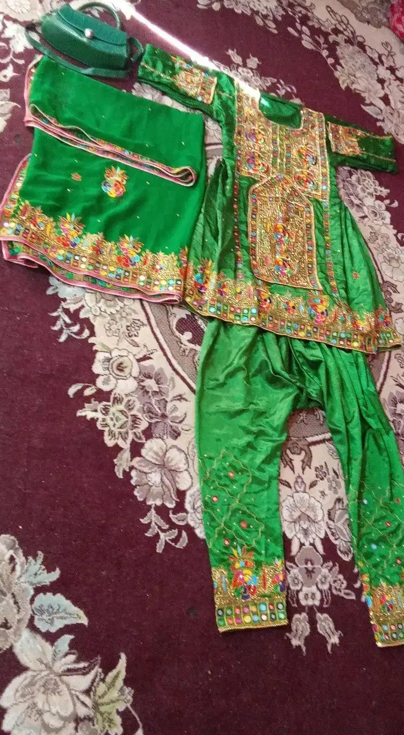 لباس بلوچی مجلسی|لباس|بم, |دیوار