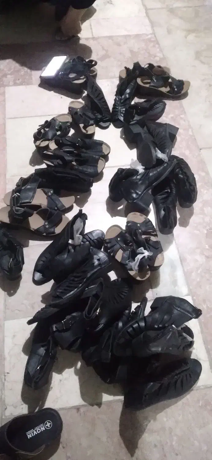 تعدادی کفش|کیف، کفش، کمربند|خرم‌آباد, |دیوار