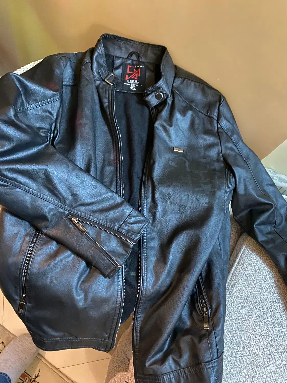 کاپیشن چرم|لباس|اصفهان, مفتح|دیوار