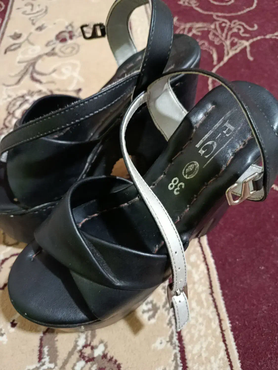 یک جفت صندل پاشنه بلند|کیف، کفش، کمربند|یاسوج, |دیوار