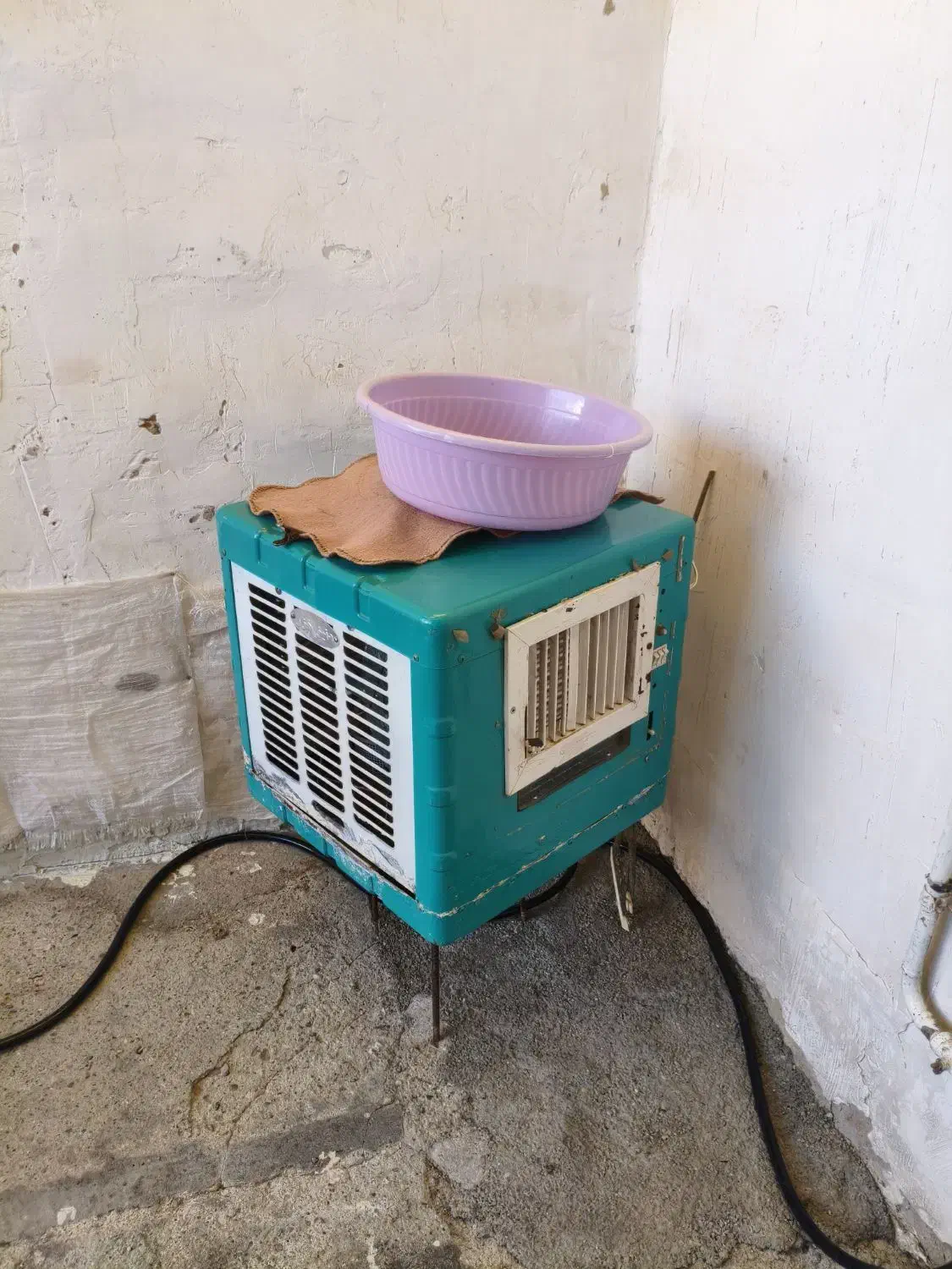 کولر و تخت و خواب تمیز و کولر سالم هر دو ۳میلیون|تخت و سرویس خواب|مهاباد (آذربایجان غربی), |دیوار