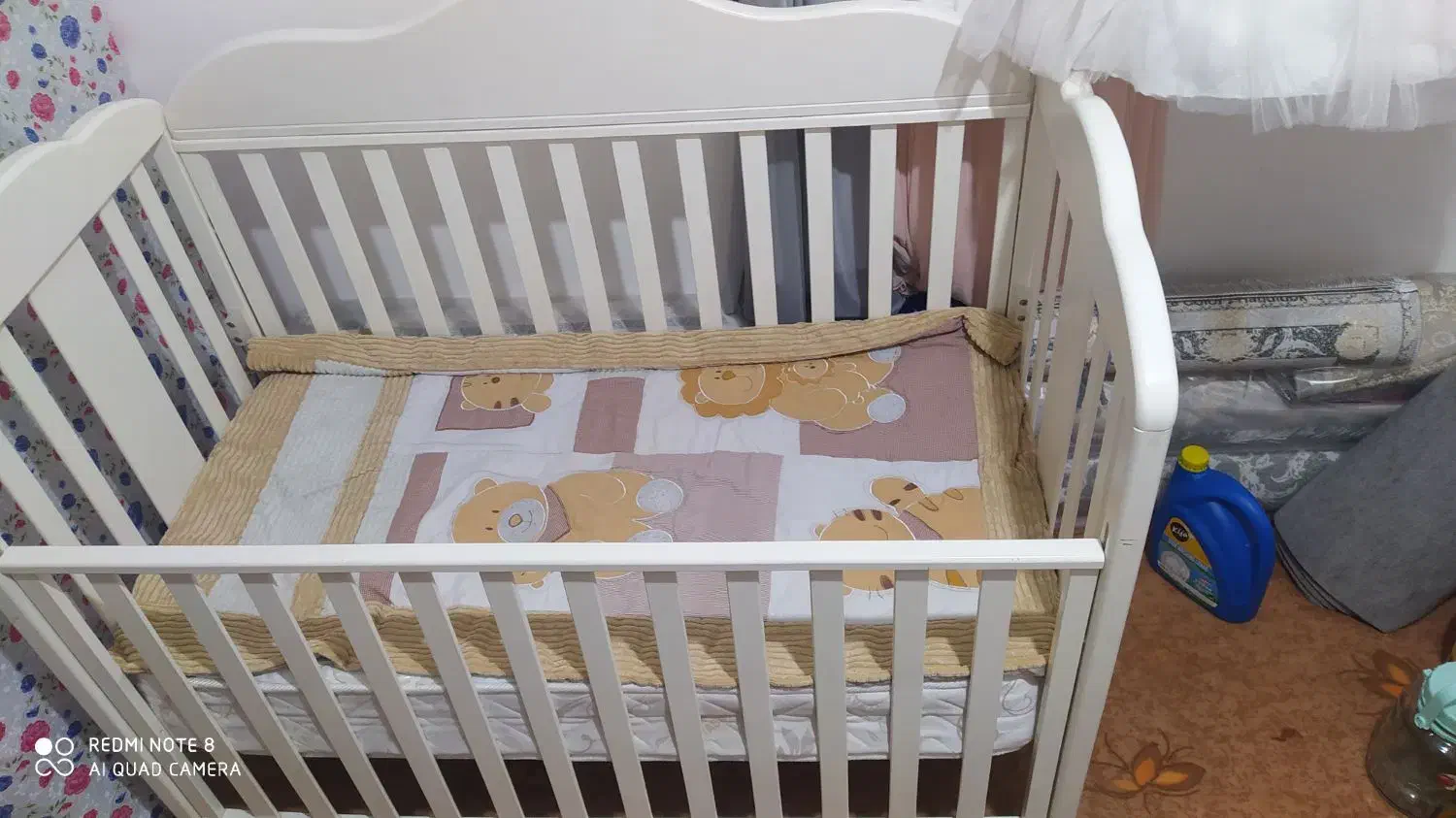 تخت خواب|تخت و صندلی بچه|هشتگرد, هشتگرد قدیم|دیوار