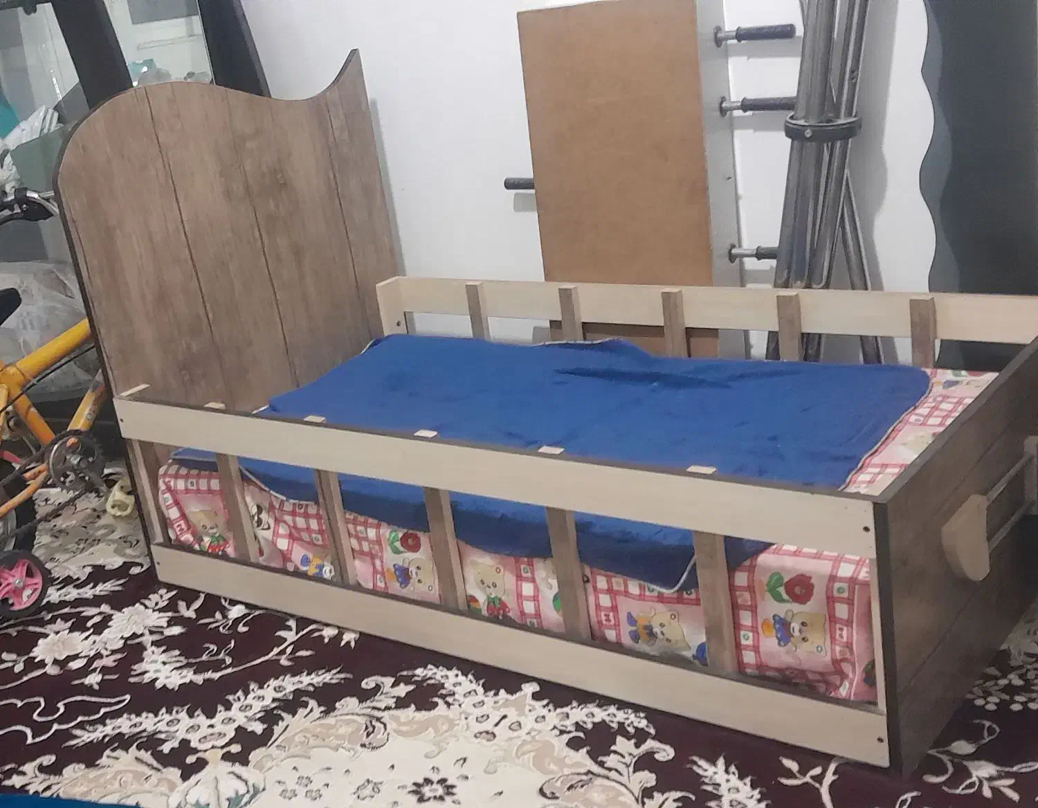 تخت خواب بچه با کمد|تخت و سرویس خواب|اراک, |دیوار