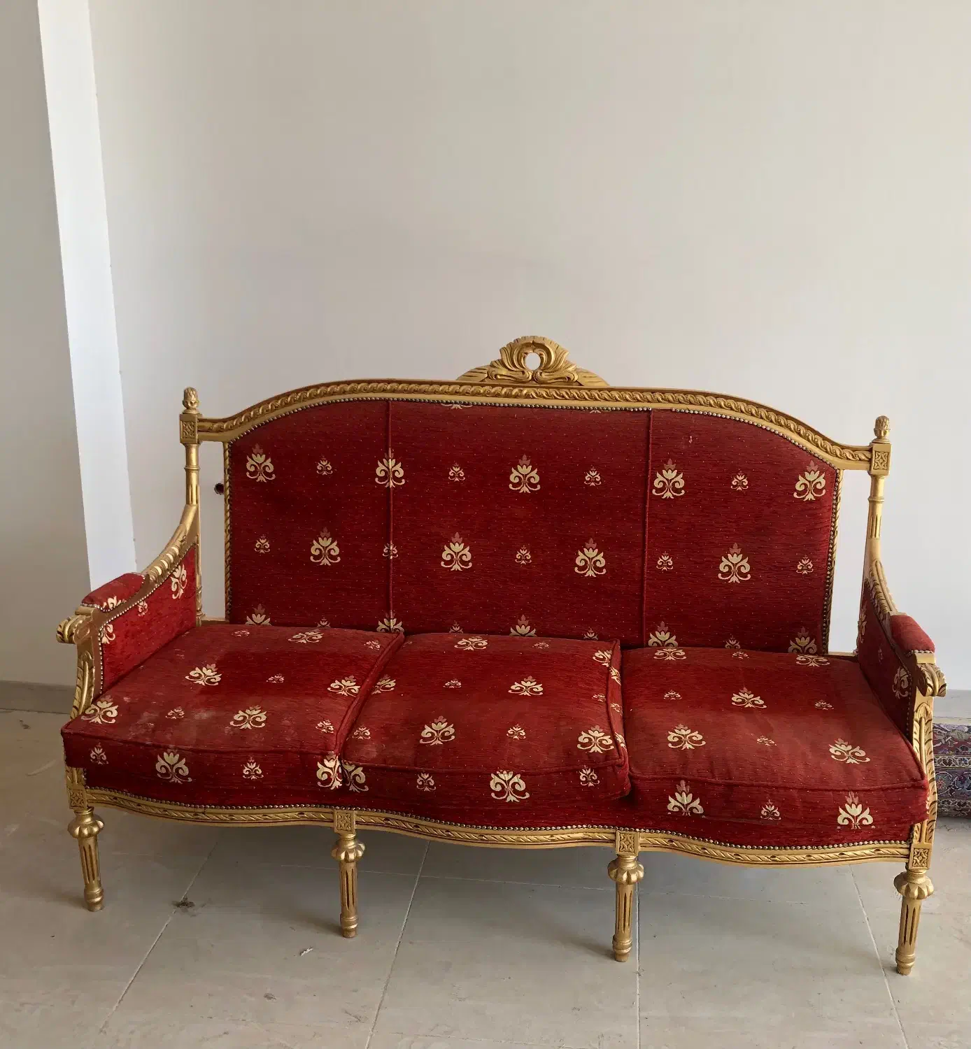 ست کامل مبلمان سلطنتی|مبلمان خانگی و میز عسلی|کرمان, |دیوار