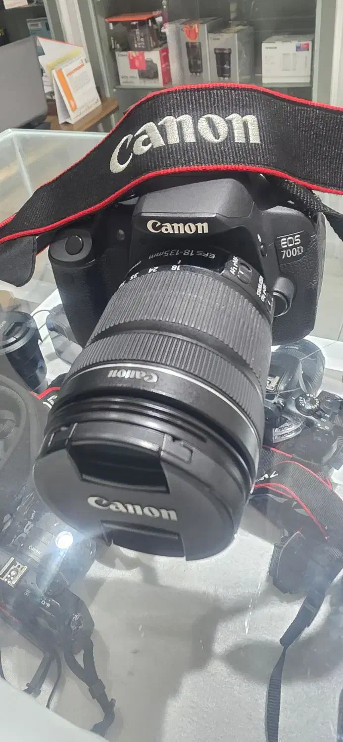 دوربین کنون 700d با لنز ۱۸ ۱۳۵|دوربین عکاسی و فیلم‌برداری|یزد, |دیوار