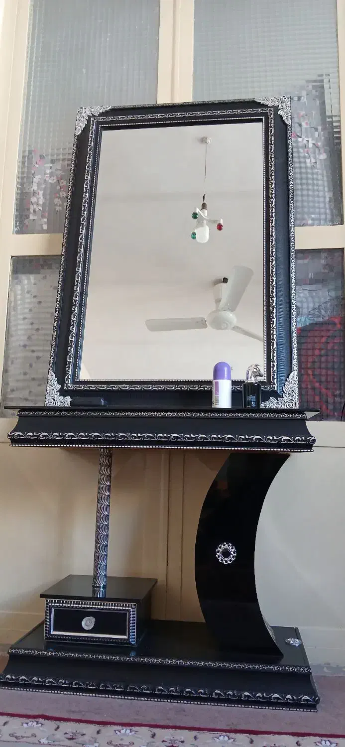 آینه|آینه|نجفآباد, سعدی|دیوار