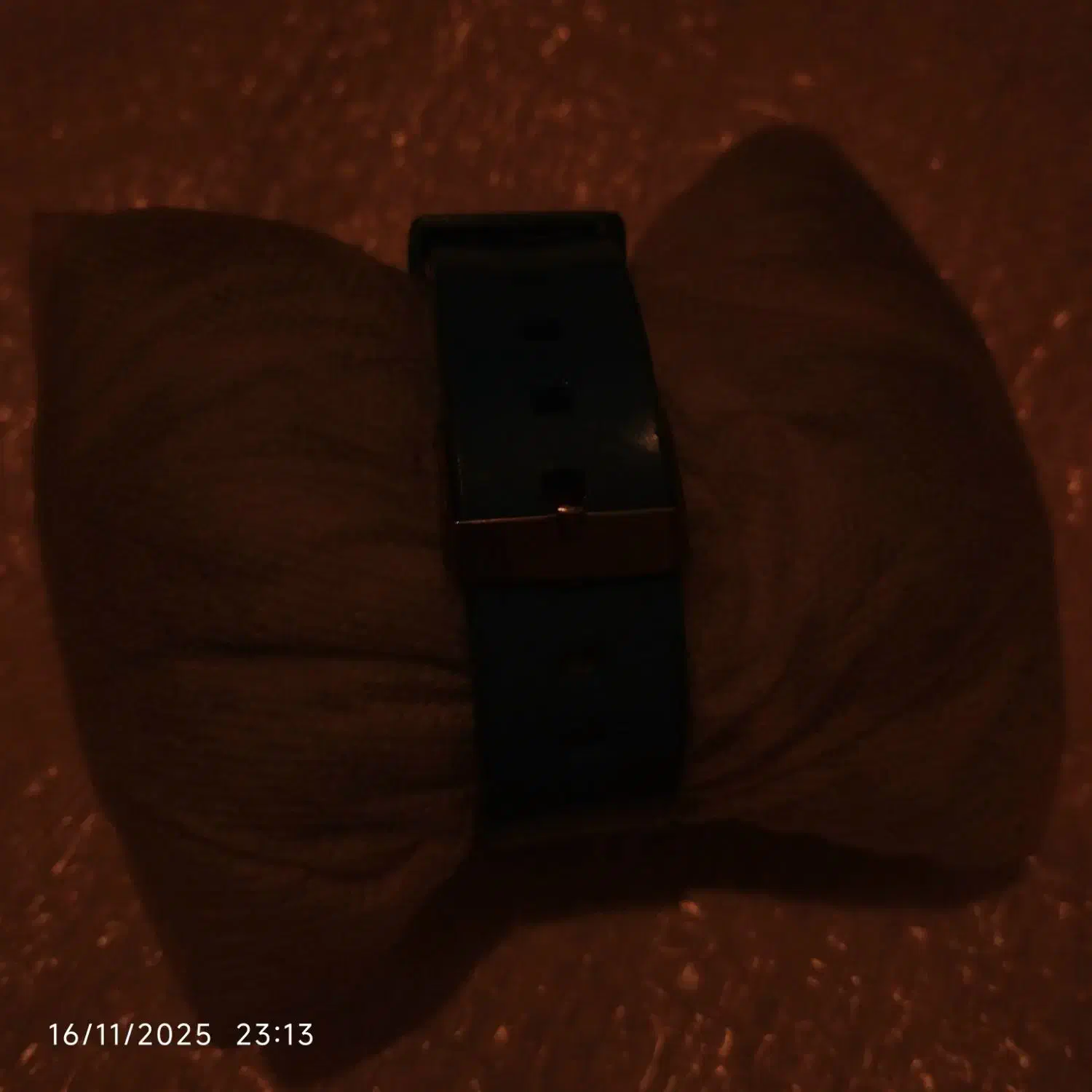 ساعت مچی|ساعت|گلوگاه, |دیوار