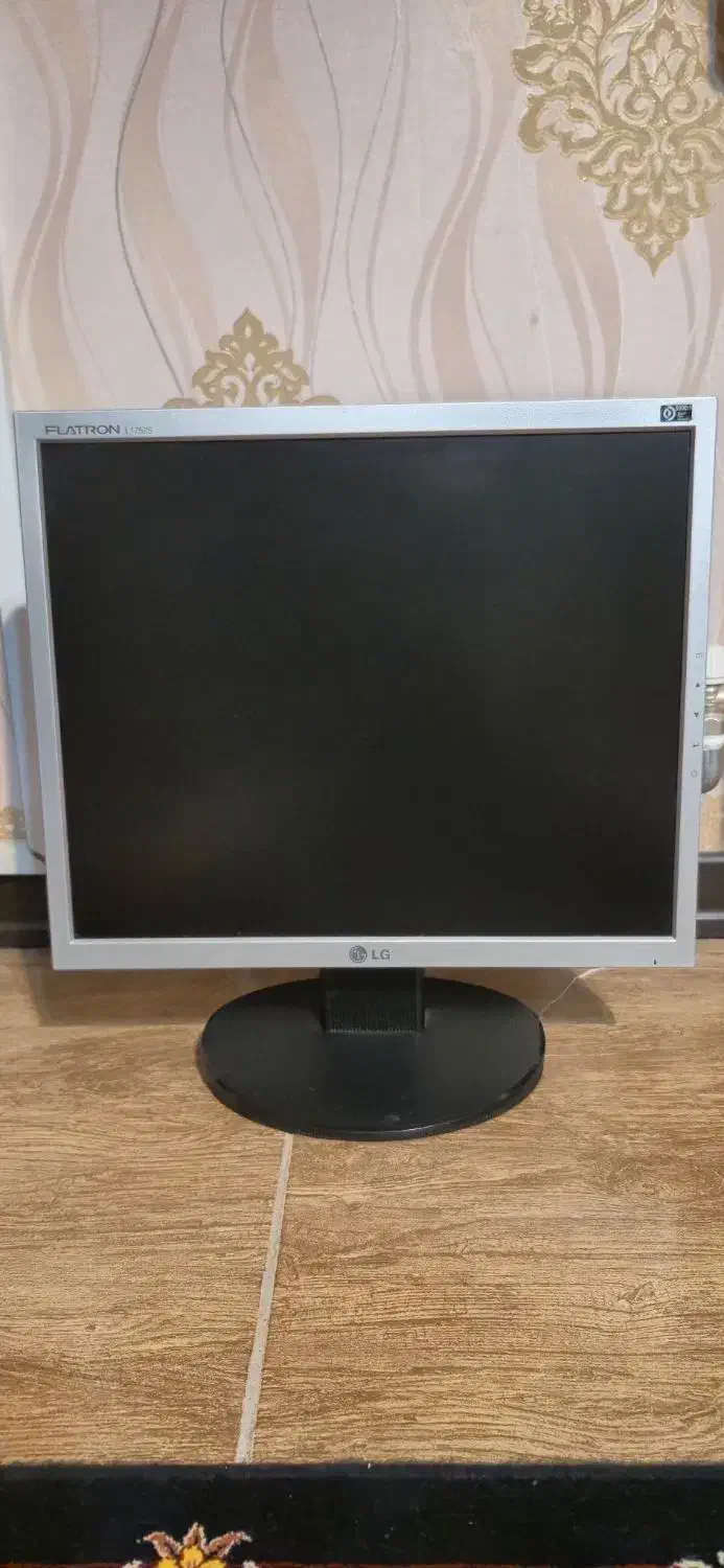 مونیتور کامپیوتر ۱۷ اینچ ال جی|قطعات و لوازم جانبی رایانه|شاهینشهر, فدک|دیوار