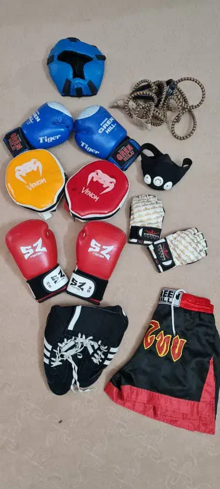 لوازم ورزشی دستکش ومیت بوکس|تجهیزات ورزشی|نظرآباد, شهرک سید جمال الدین|دیوار