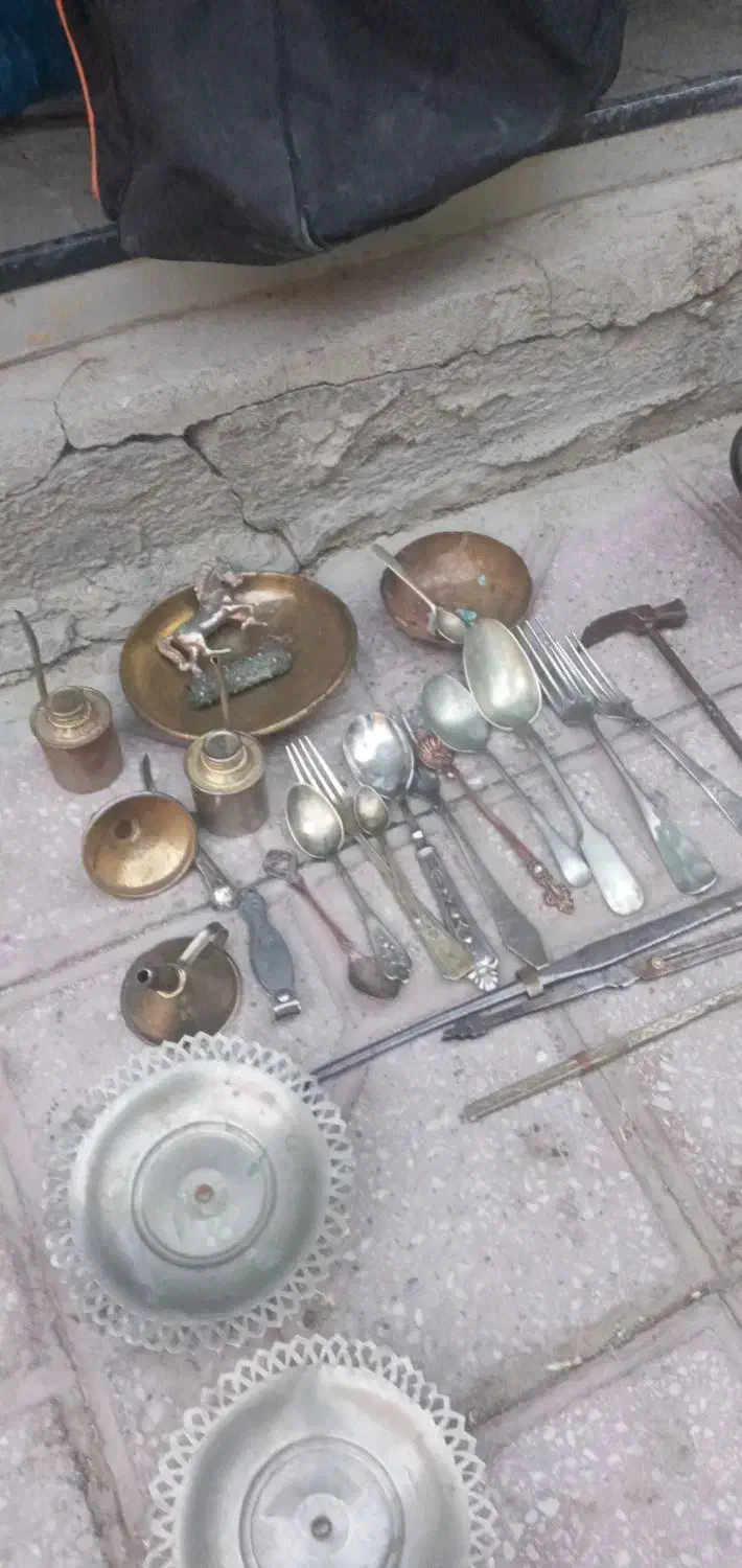 چاقو،ساعت،کاسه مسی وقدیمی|کلکسیون اشیاء عتیقه|بهار, |دیوار