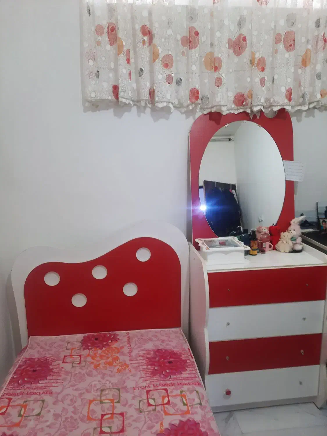 تخت ومیز ارایش|تخت و سرویس خواب|اردبیل, |دیوار