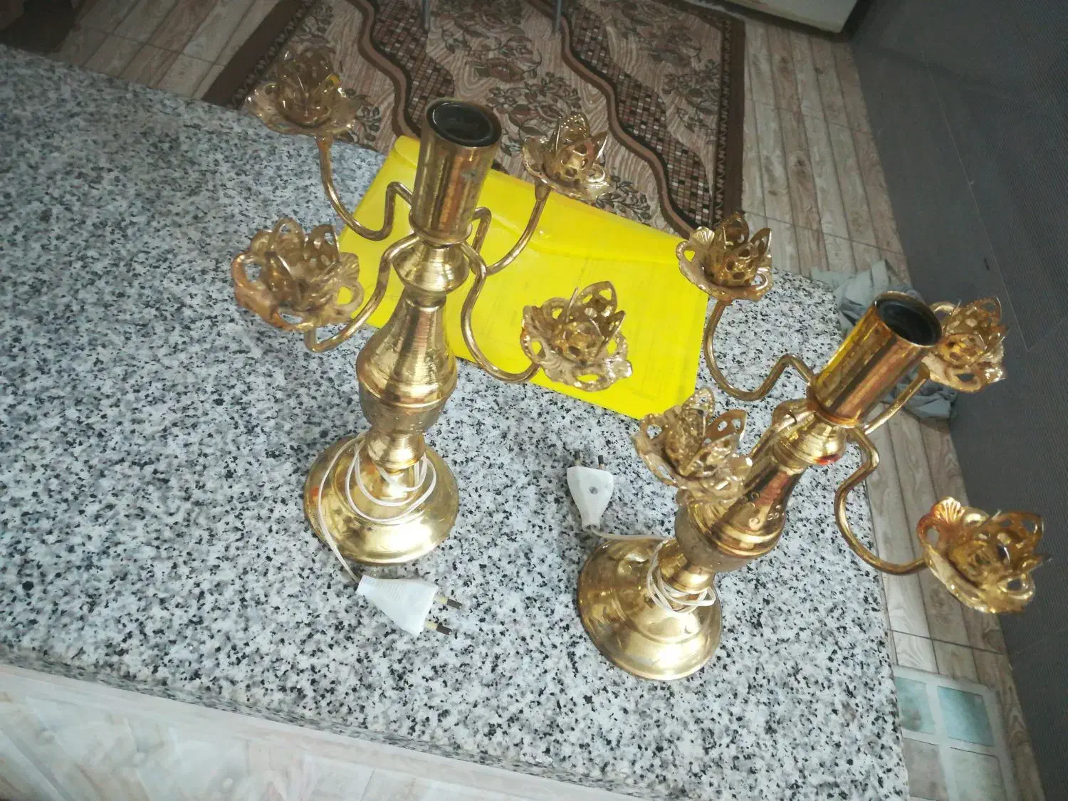 یک جفت شمعدانی|لوستر و چراغ آویز|نیشابور, دارایی|دیوار