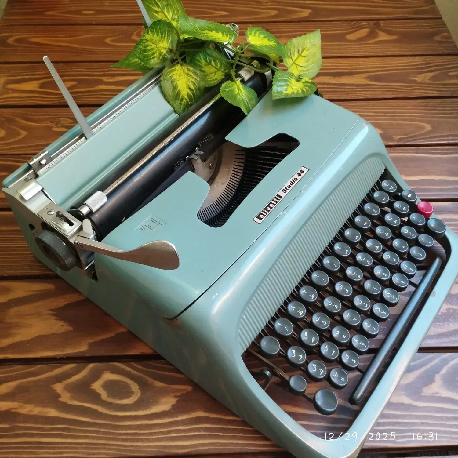 دستگاه تایپ قدیمی فارسی فیروزه‌ای|کلکسیون اشیاء عتیقه|تهران, فلسطین (میدان انقلاب)|دیوار