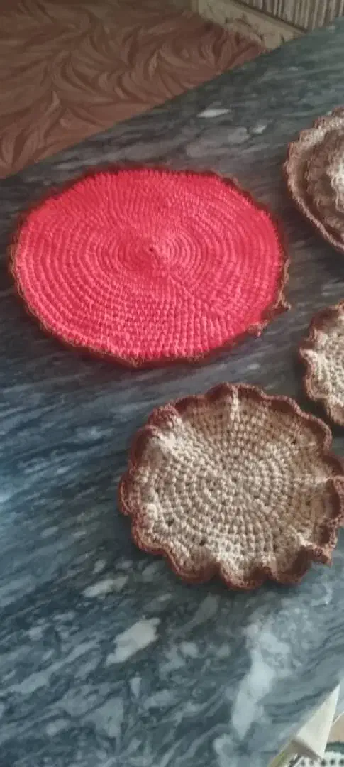 ست بافتنی 4تیکه قیمت 350اون رنگ دیگه یه تیکه 130|صنایع دستی و سایر لوازم تزئینی|یاسوج, |دیوار