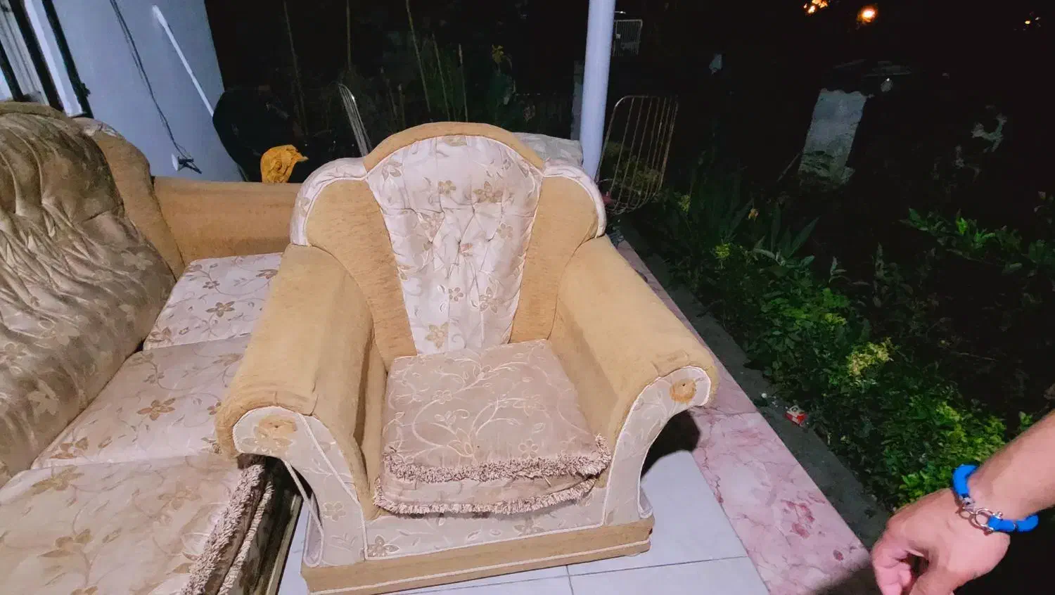 فروش مبل ۷نفره دست دوم سالم وبدون موریانه|مبلمان خانگی و میز عسلی|عباسآباد, |دیوار