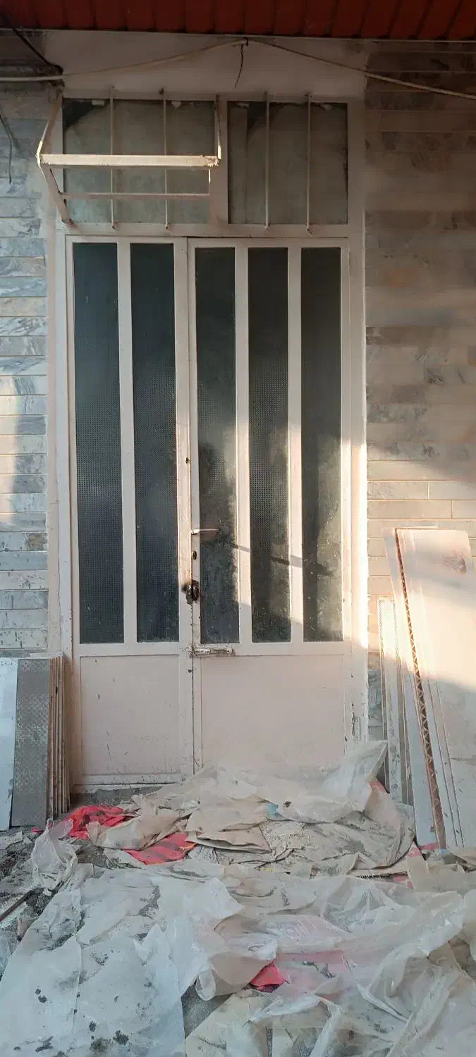 درب پنجره قوطی قدیمی سنگین وزن با شیشه  حفاظ و رنگ|مصالح و تجهیزات ساختمان|علی‌آباد کتول, |دیوار