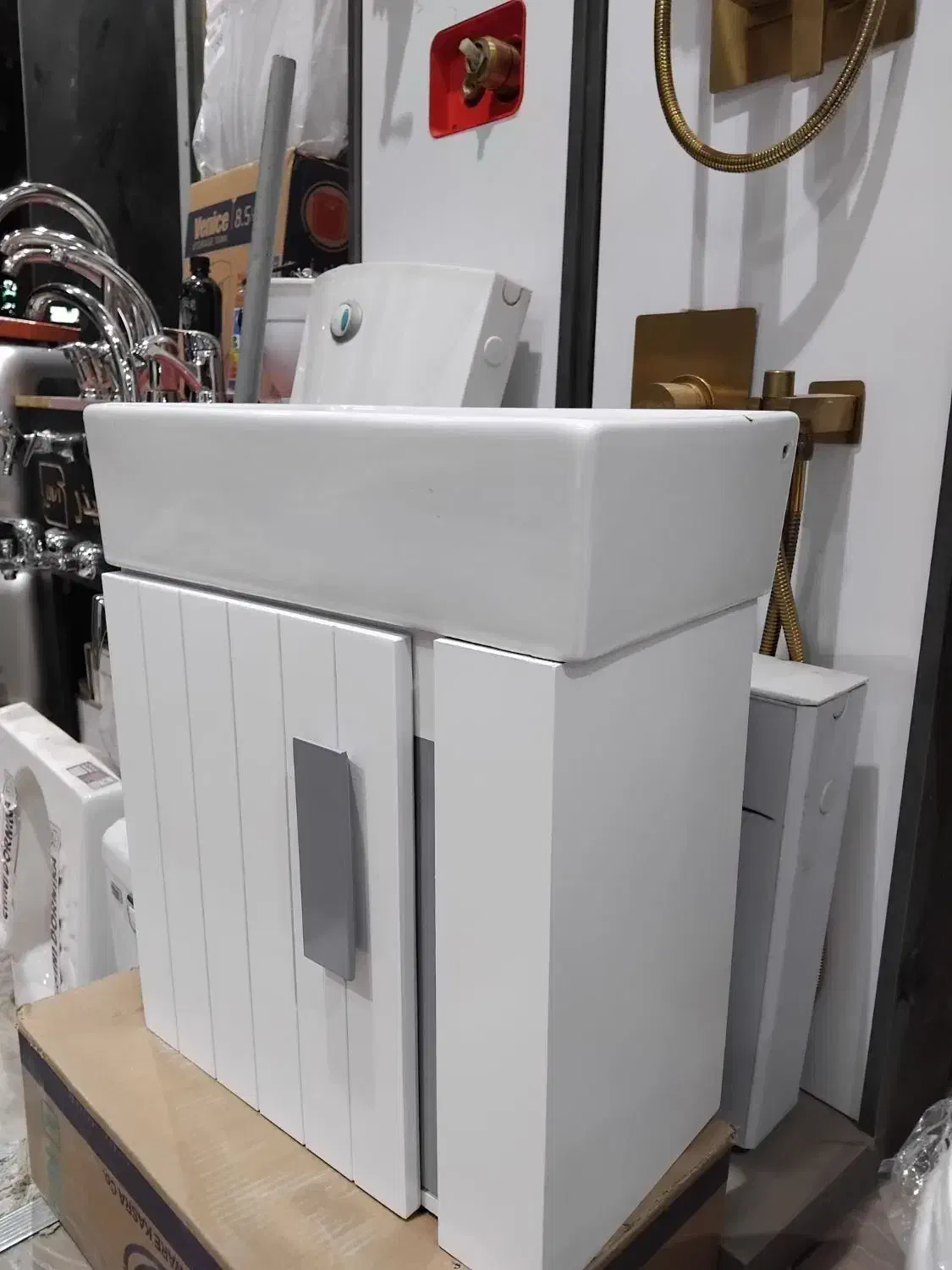 روشویی دیواری|لوازم سرویس بهداشتی|بجنورد, |دیوار