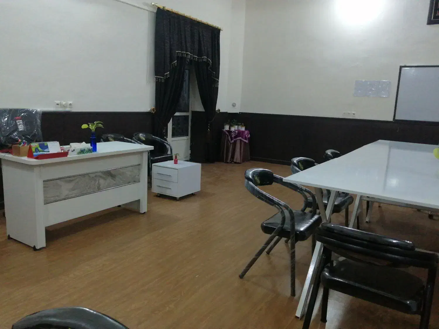 چرخ خیاطی ،میز برش، صندلی|چرخ خیاطی و ریسندگی|قوچان, |دیوار